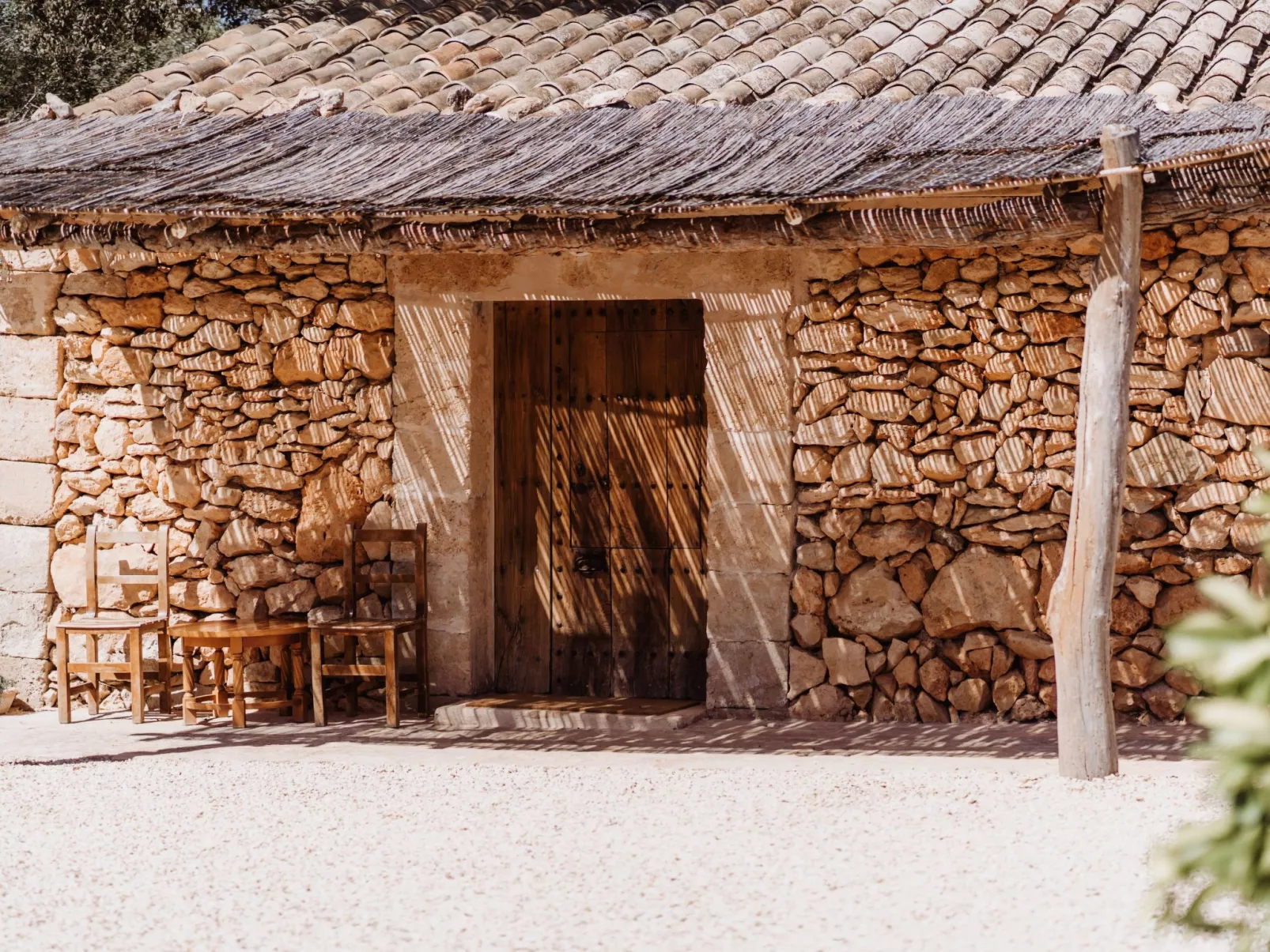 Mit eigenem Garten und Schwimmbad.-Buiten