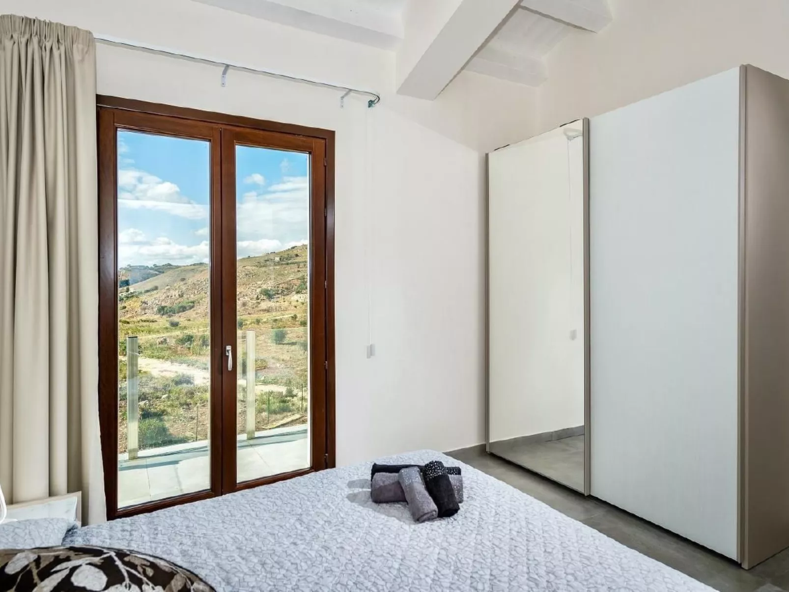 Villa "Rocchi Livreri" mit Blick auf das Wasser-Image-tags.info