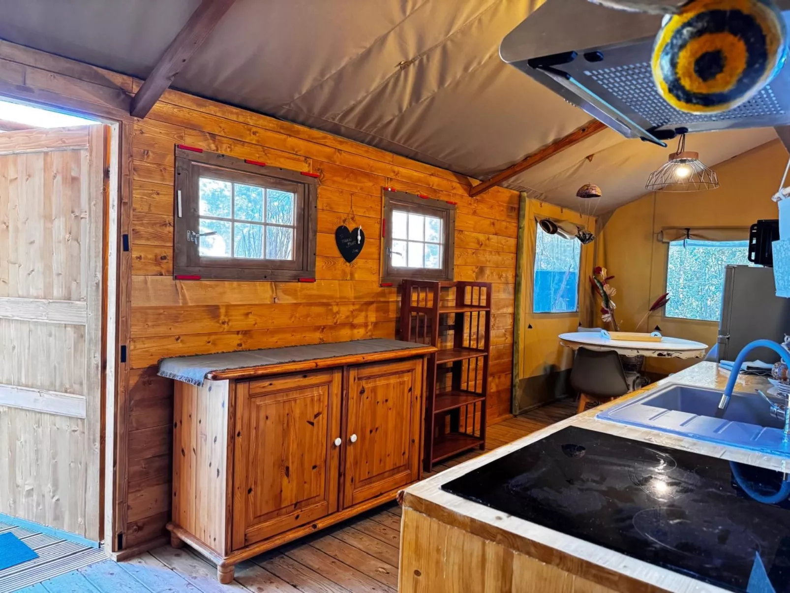 Familienzelt" Nachlass-Binnen