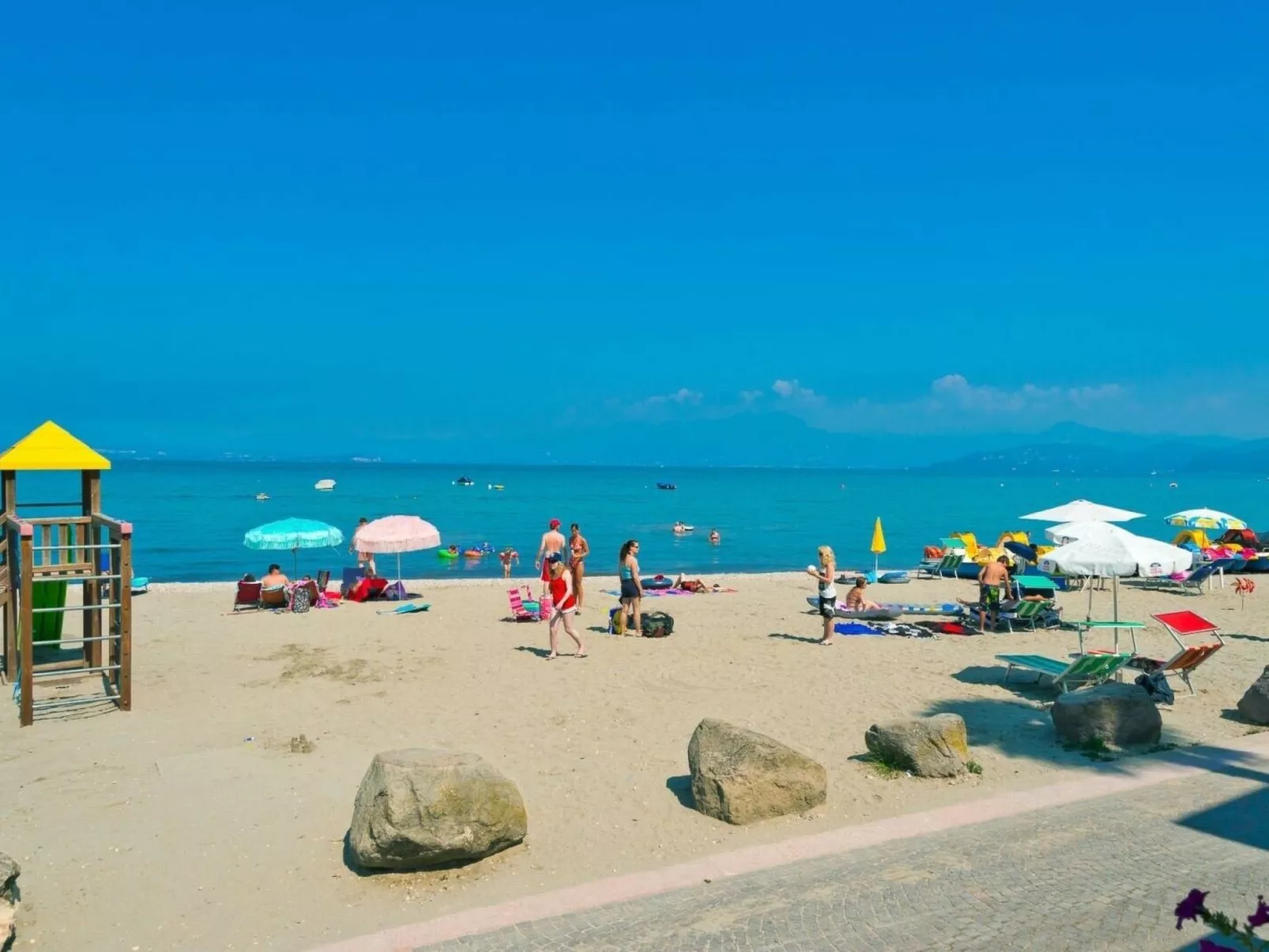 APART DINA LAZISE-Buiten