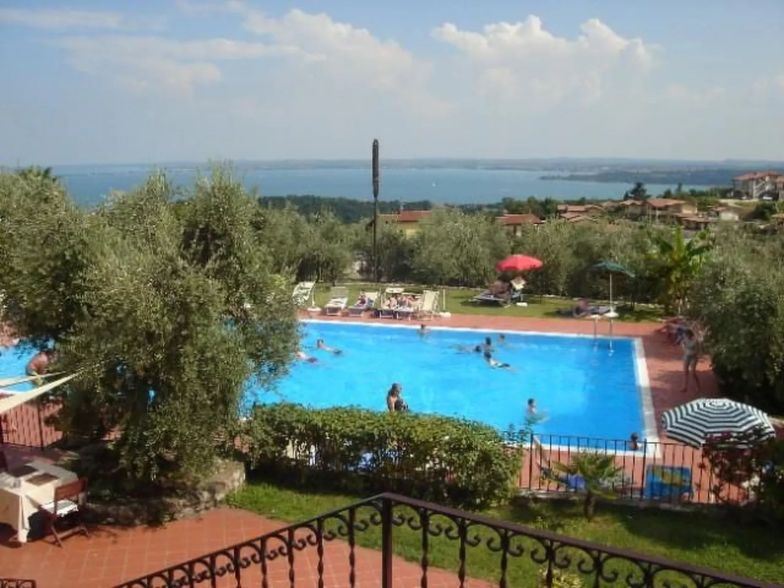 Helle Wohnung in den Hügeln des Gardasees-Buiten