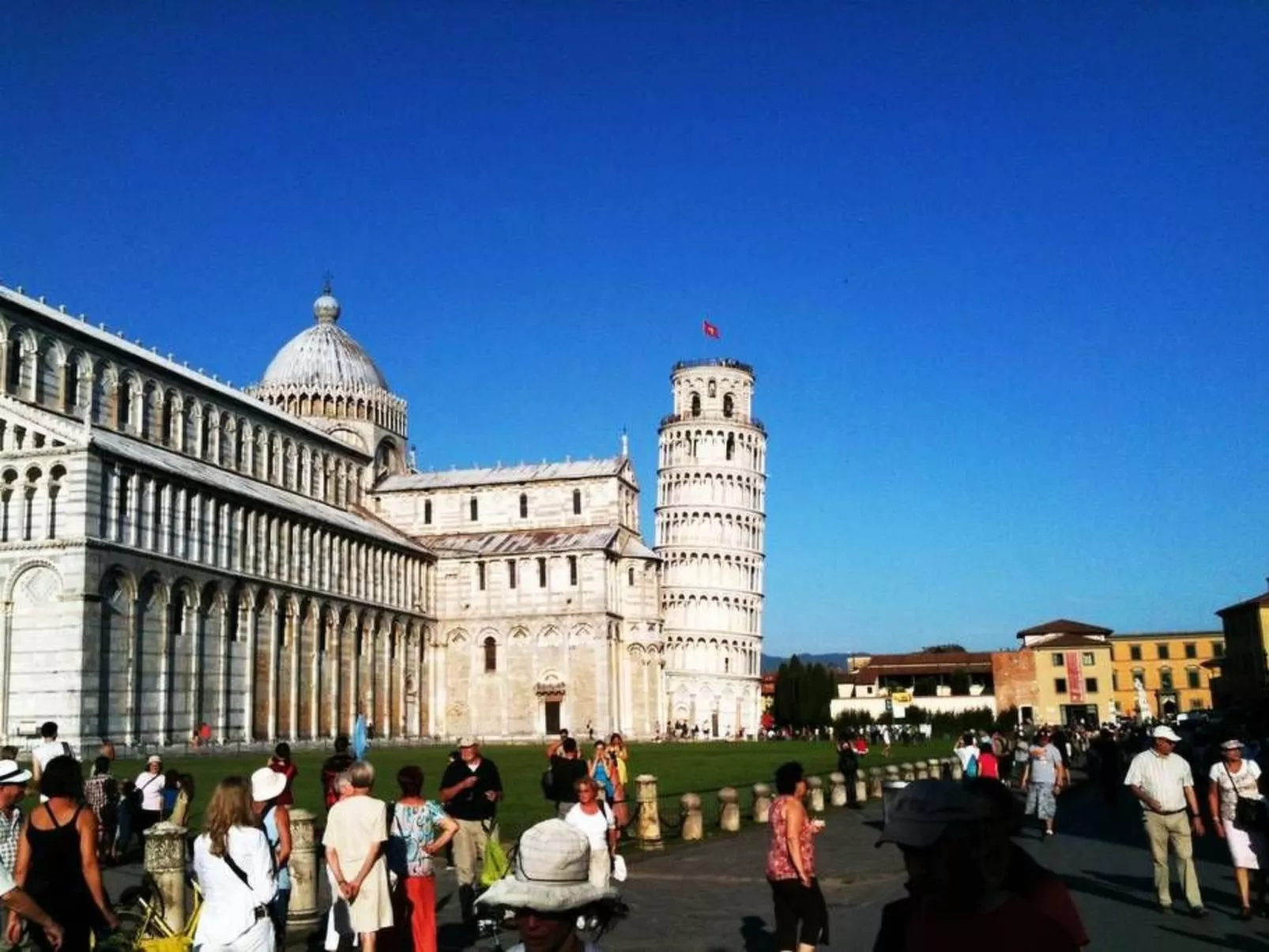Mobilheim auf einem Campingplatz in der Nähe des Meeres und von Pisa-Buiten