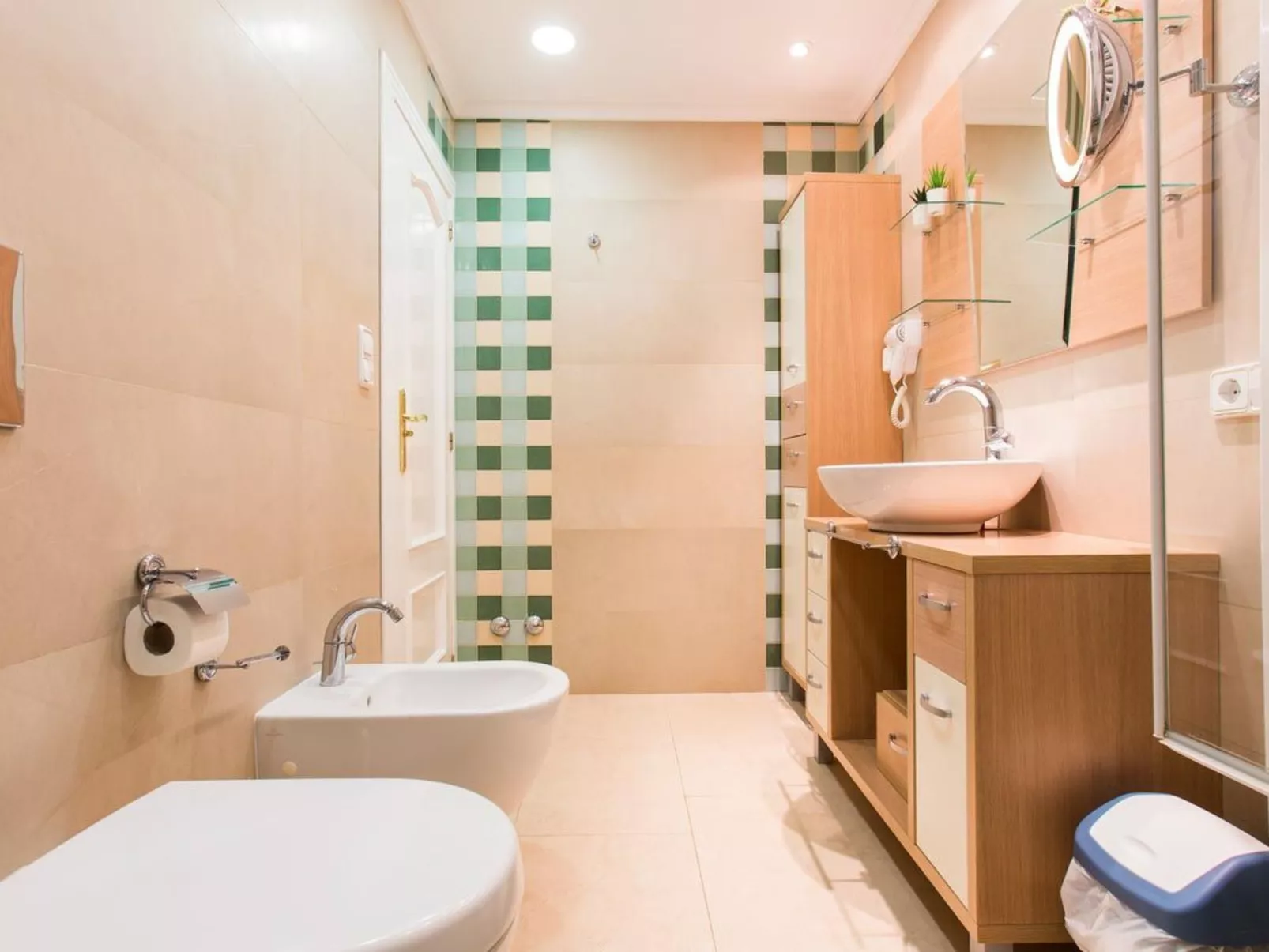 Haus mit privatem Pool, Garten und privatem Parkplatz-Image-tags.info