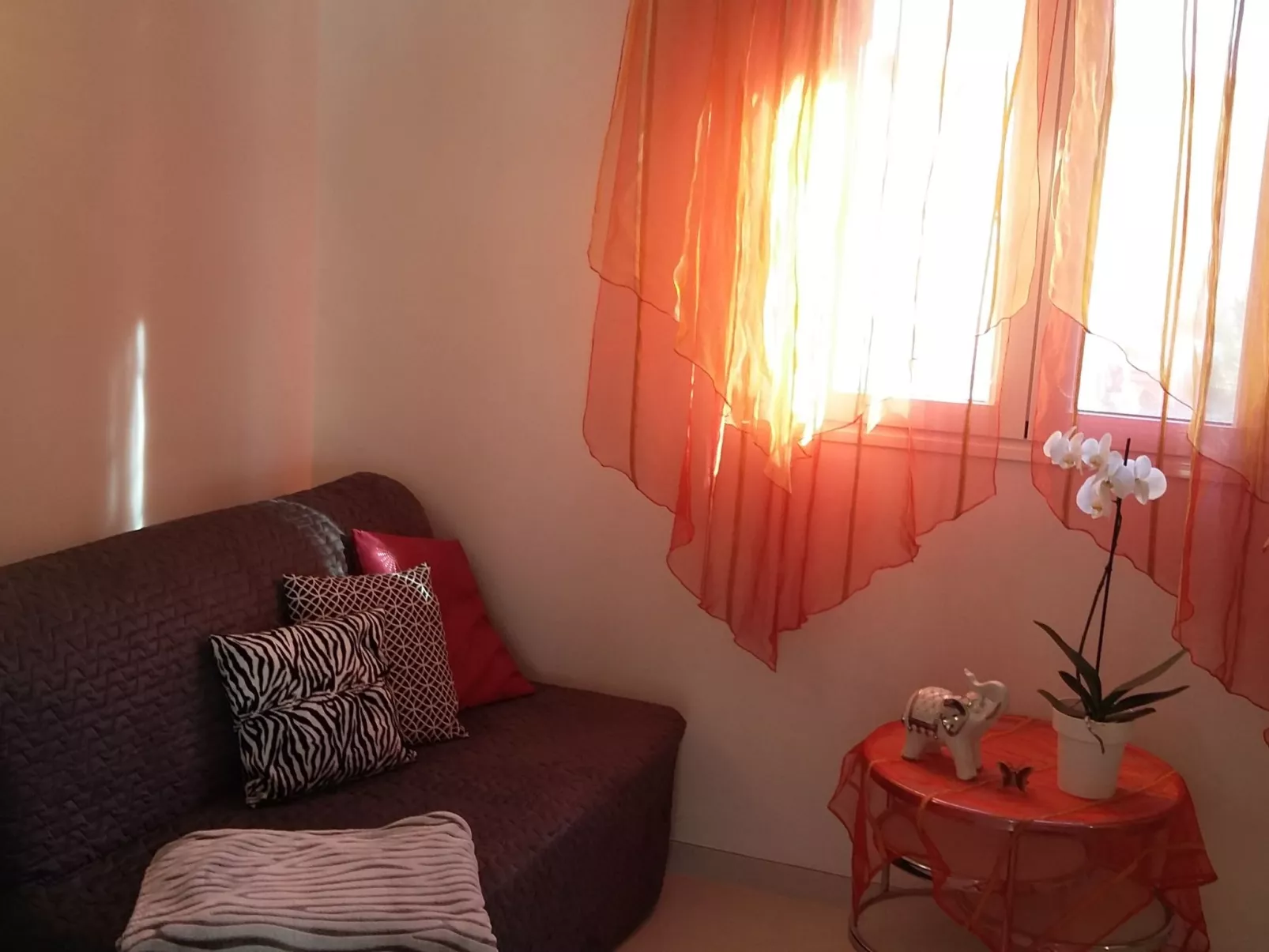 Sonniges Ferienhaus mit Grill, Garten und Pool-Binnen