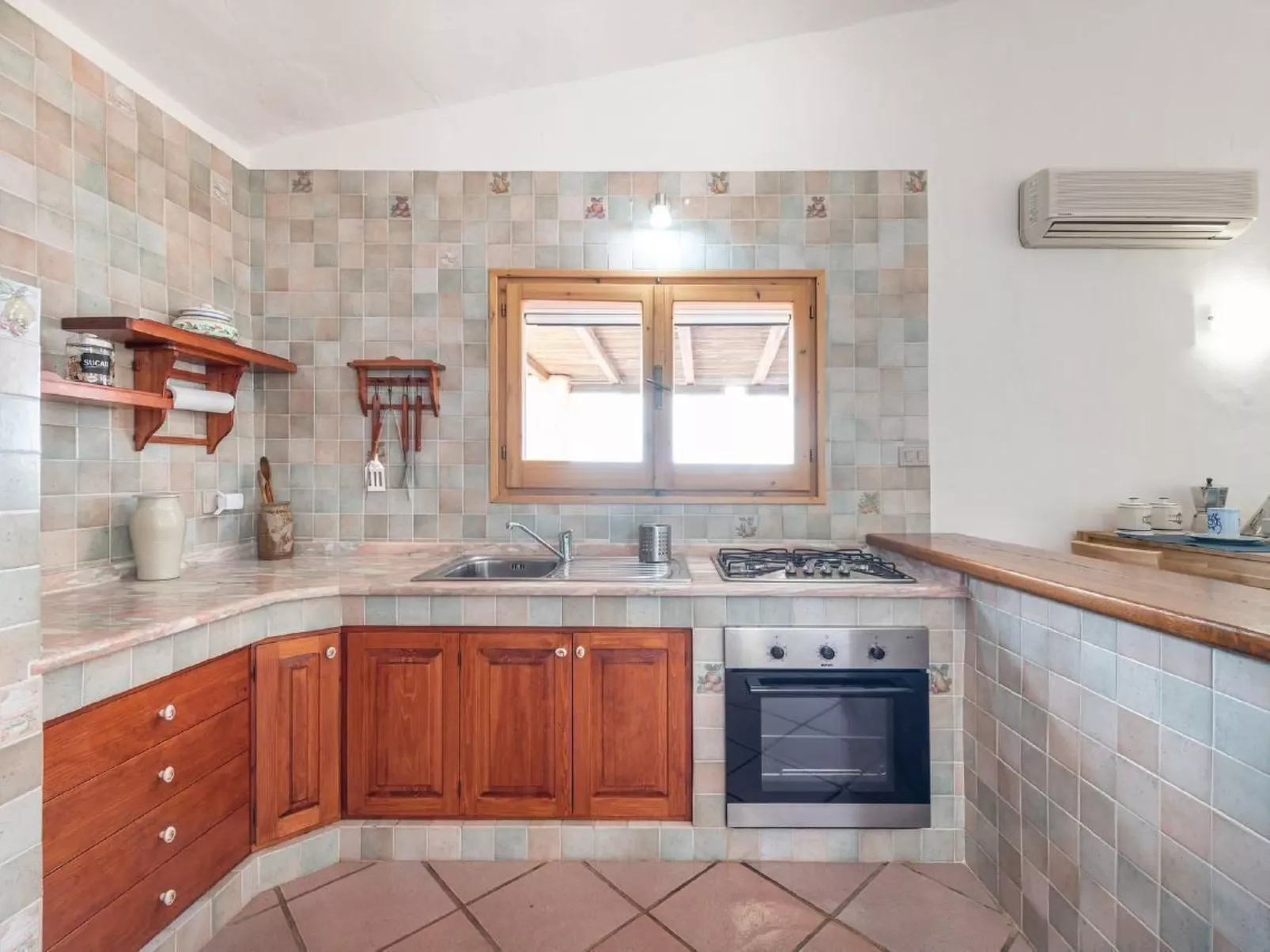 Wohnung in Torre Delle Stelle mit Terrasse und Grill, nah am Strand-Image-tags.info