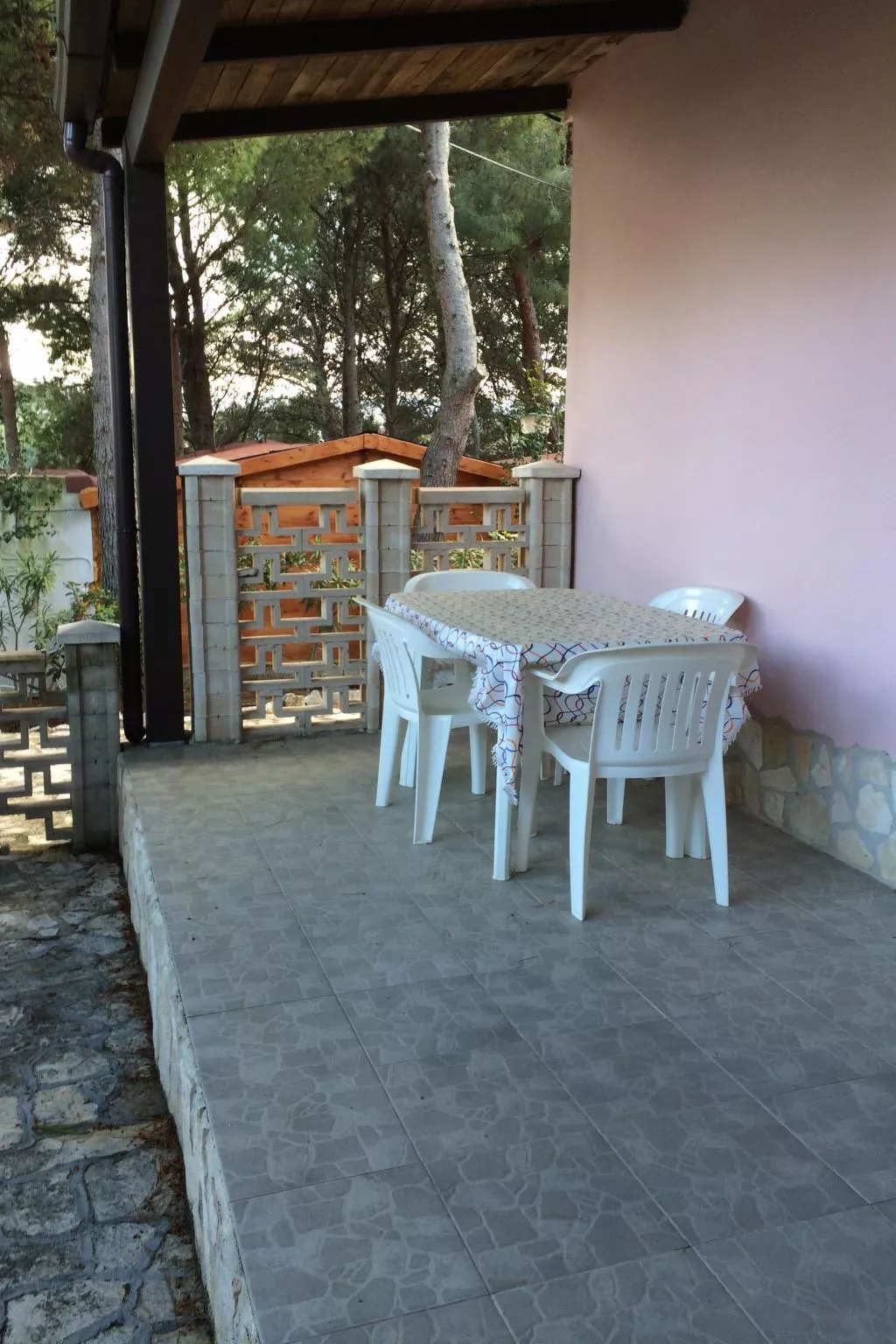 Orchideen-Ferienwohnung mit überdachter Veranda-Buiten