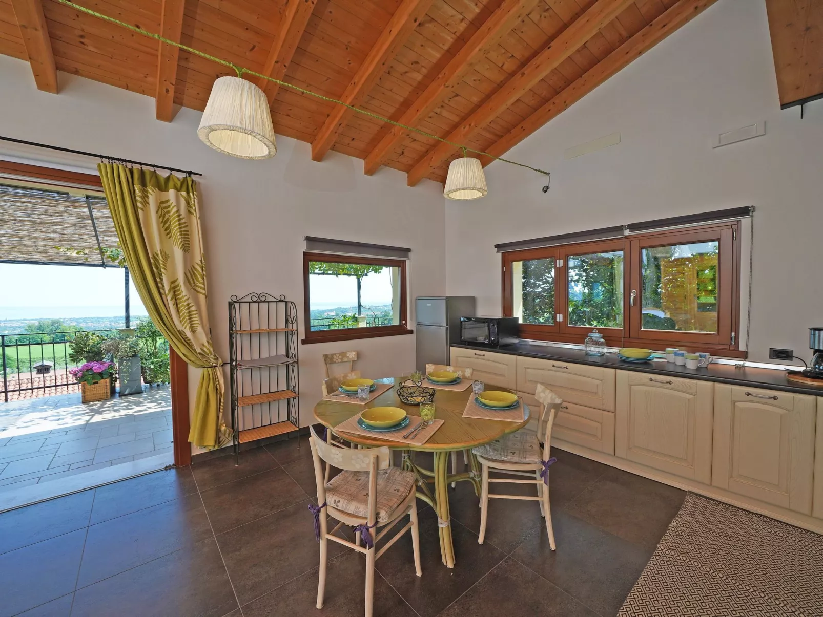 Wohnung mit Blick auf den Gardasee-Image-tags.info