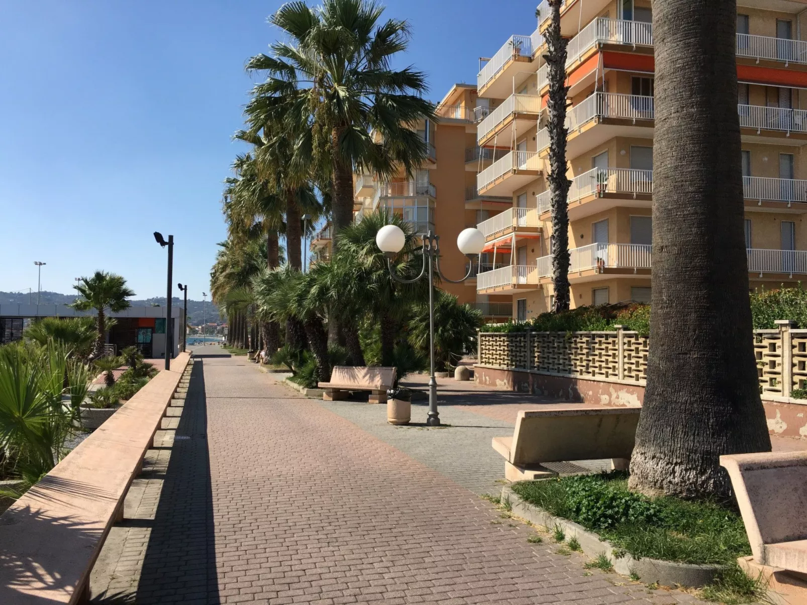 Angenehme Wohnung in San Bartolomeo Al Mare-Buiten