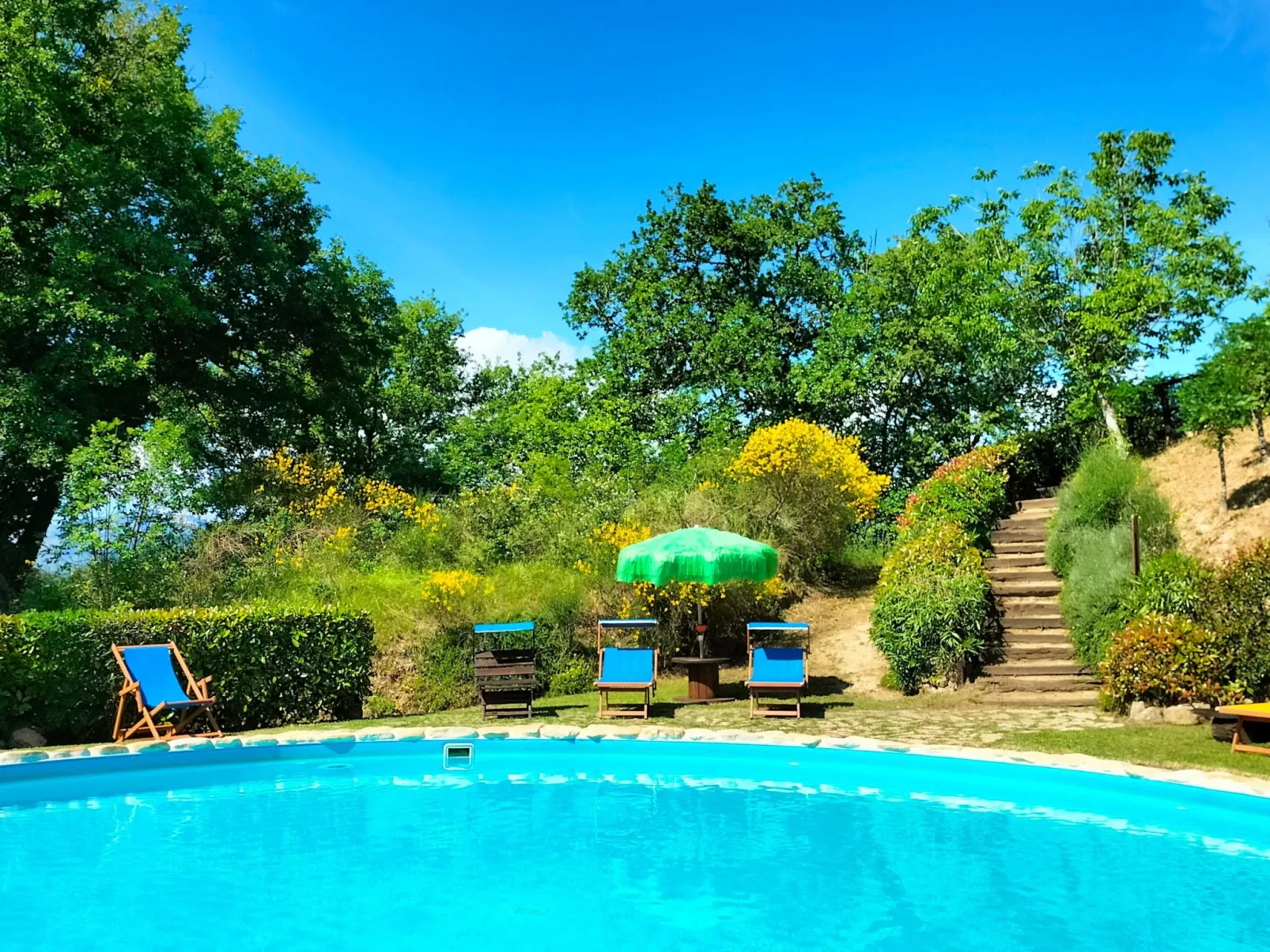 Charmantes Bauernhaus in Penna San Giovanni-Buiten