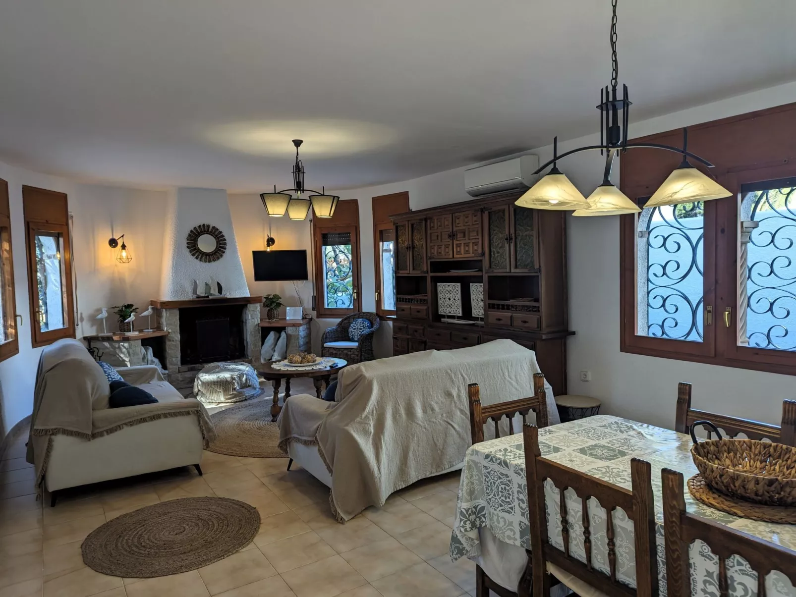 Villa mit einem Nebengebäude auf weitläufigem Garten in Strandnähe-Binnen