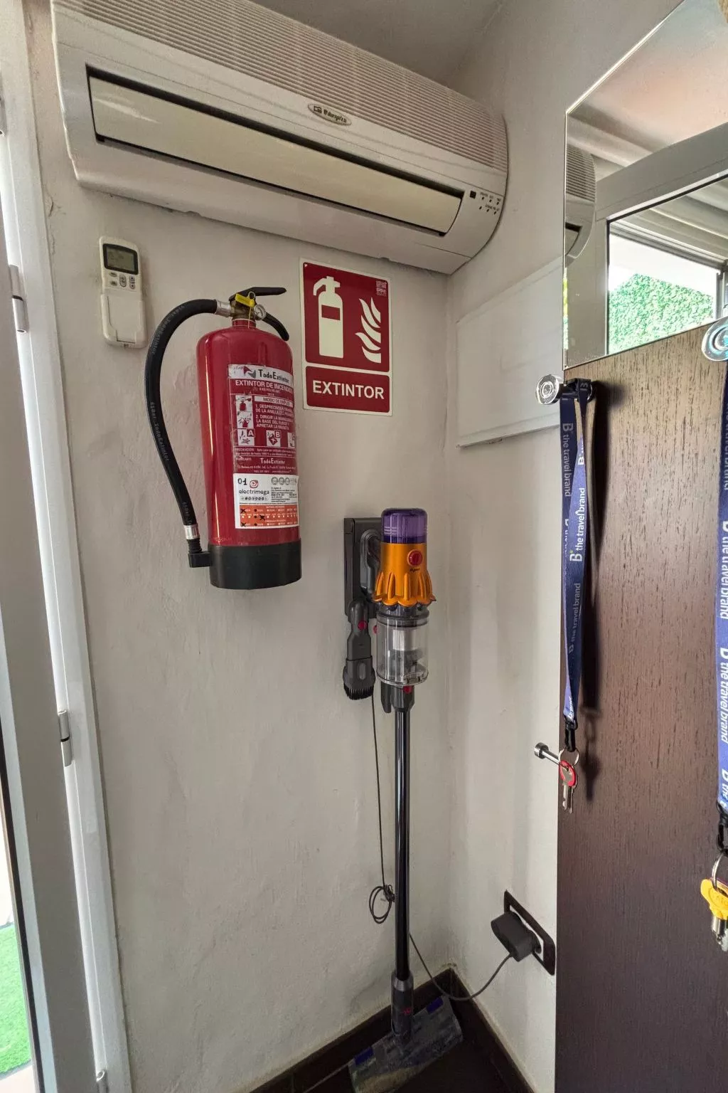 Haus mit beheiztem Schwimmbad, Berg- und Meerbli-Image-tags.info