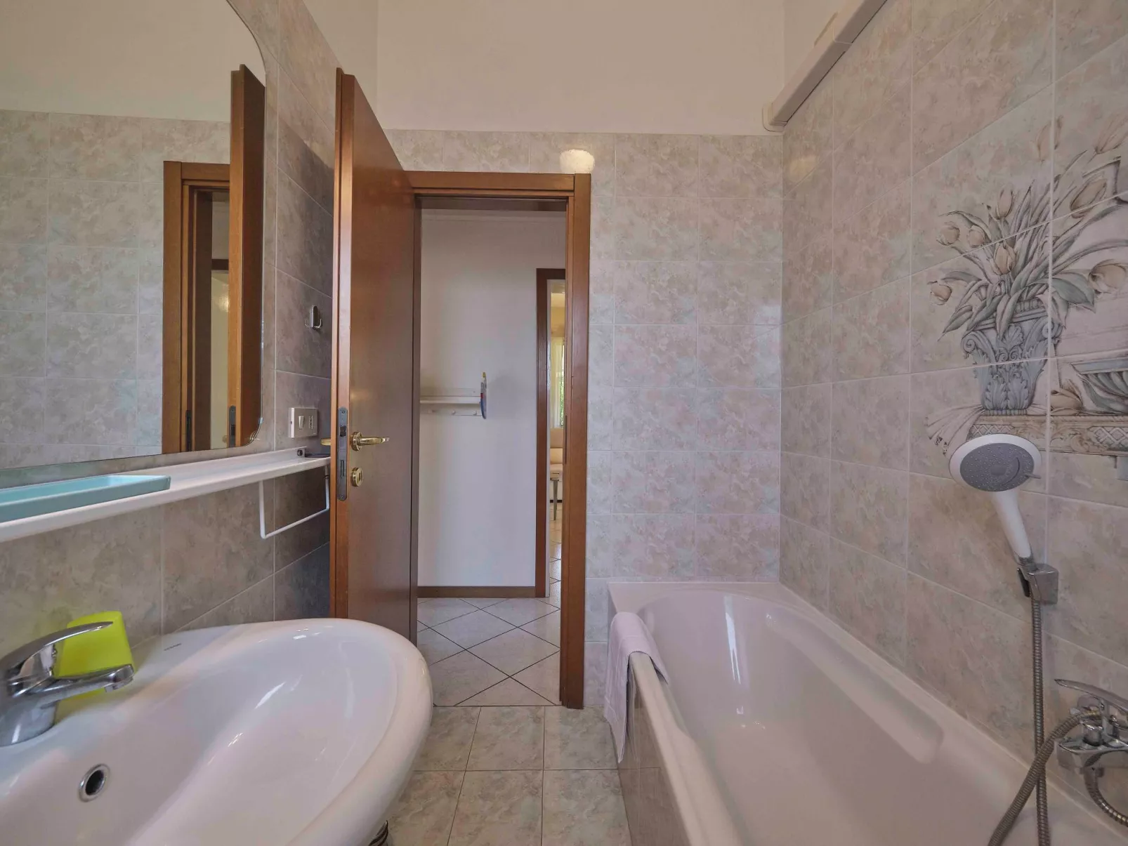 Mit Seeblick und privatem Garten-Binnen