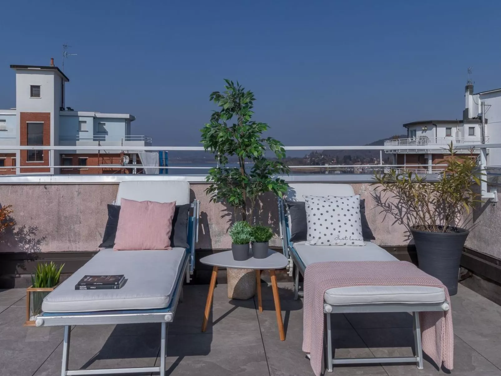 La Terrazza' Wohnung mit Seeblick-Binnen