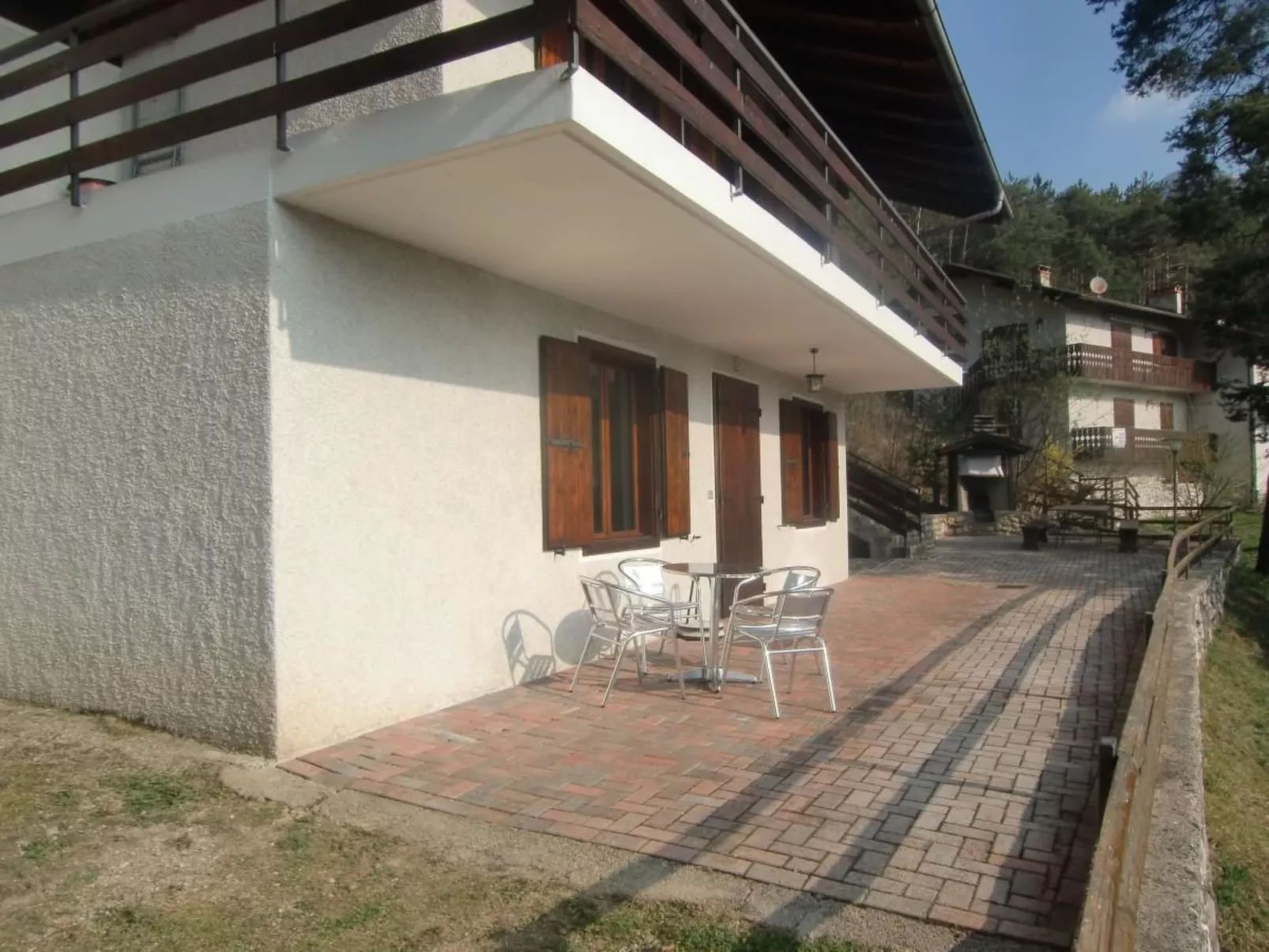 Erdgeschosswohnung mit Seeblick-Buiten