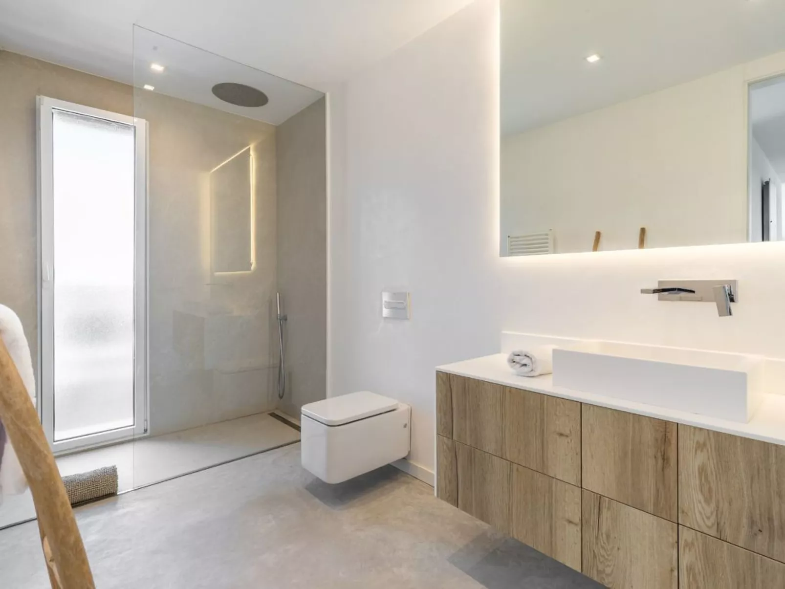 Luxuriöse Villa mit beheiztem Pool für 8 Personen-Binnen