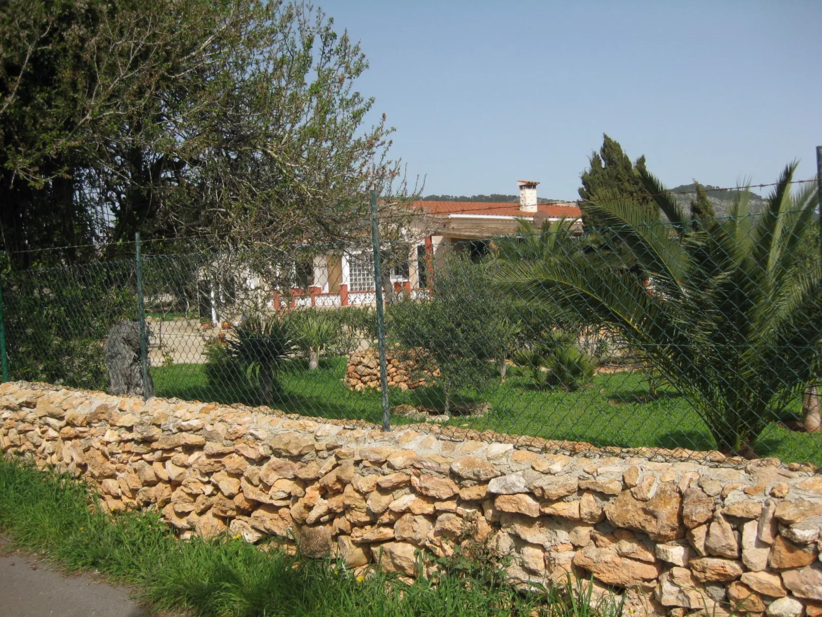 Ferienvilla mit Garten, Grill und Terrasse-Buiten