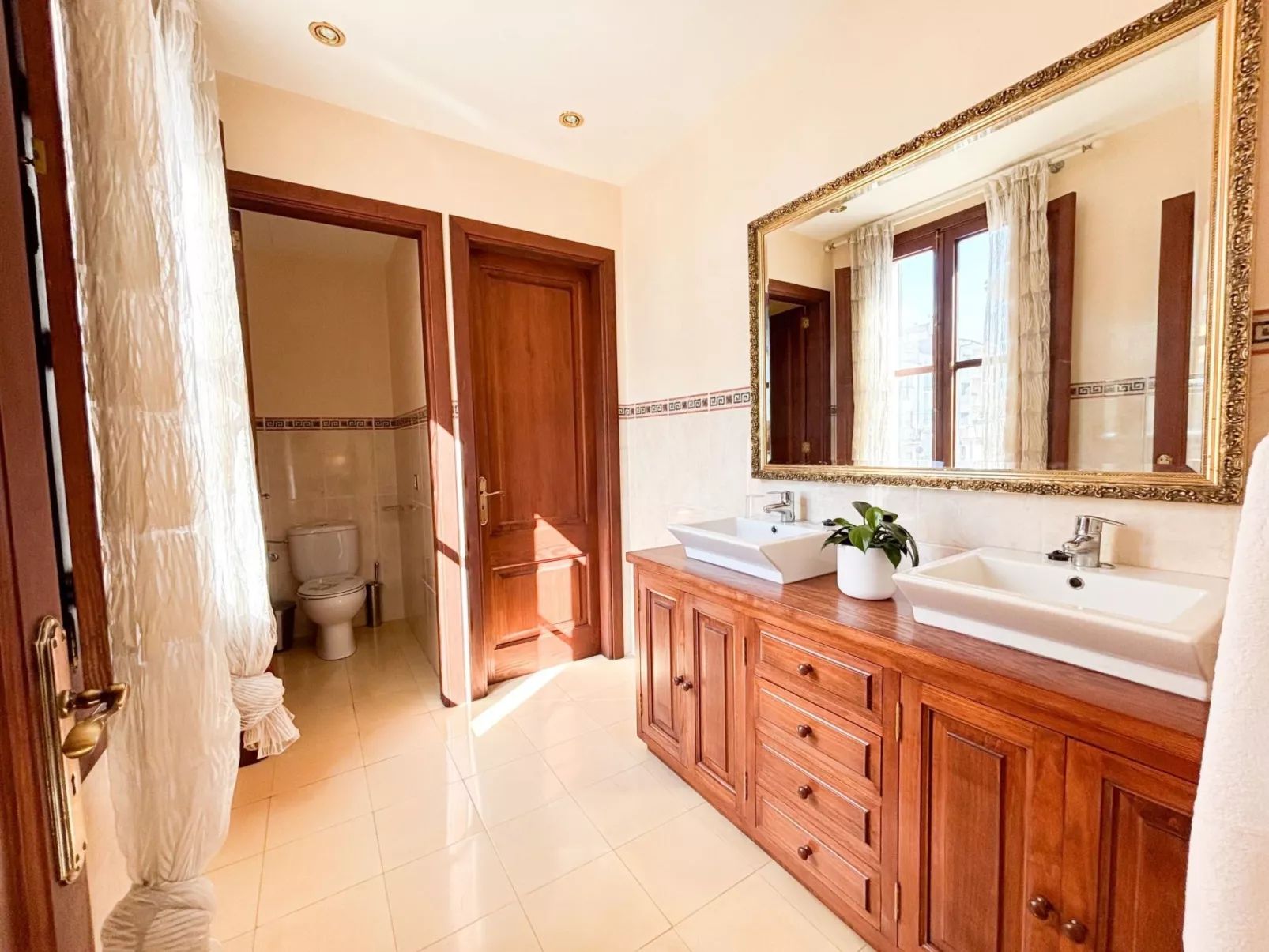 Villa Nekazabal-Binnen