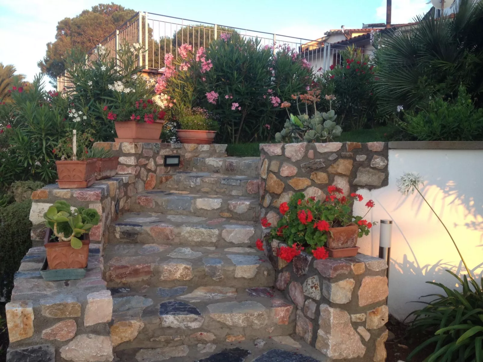 Gemütliches Appartement in Capoliveri mit Grill und Terrasse-Buiten