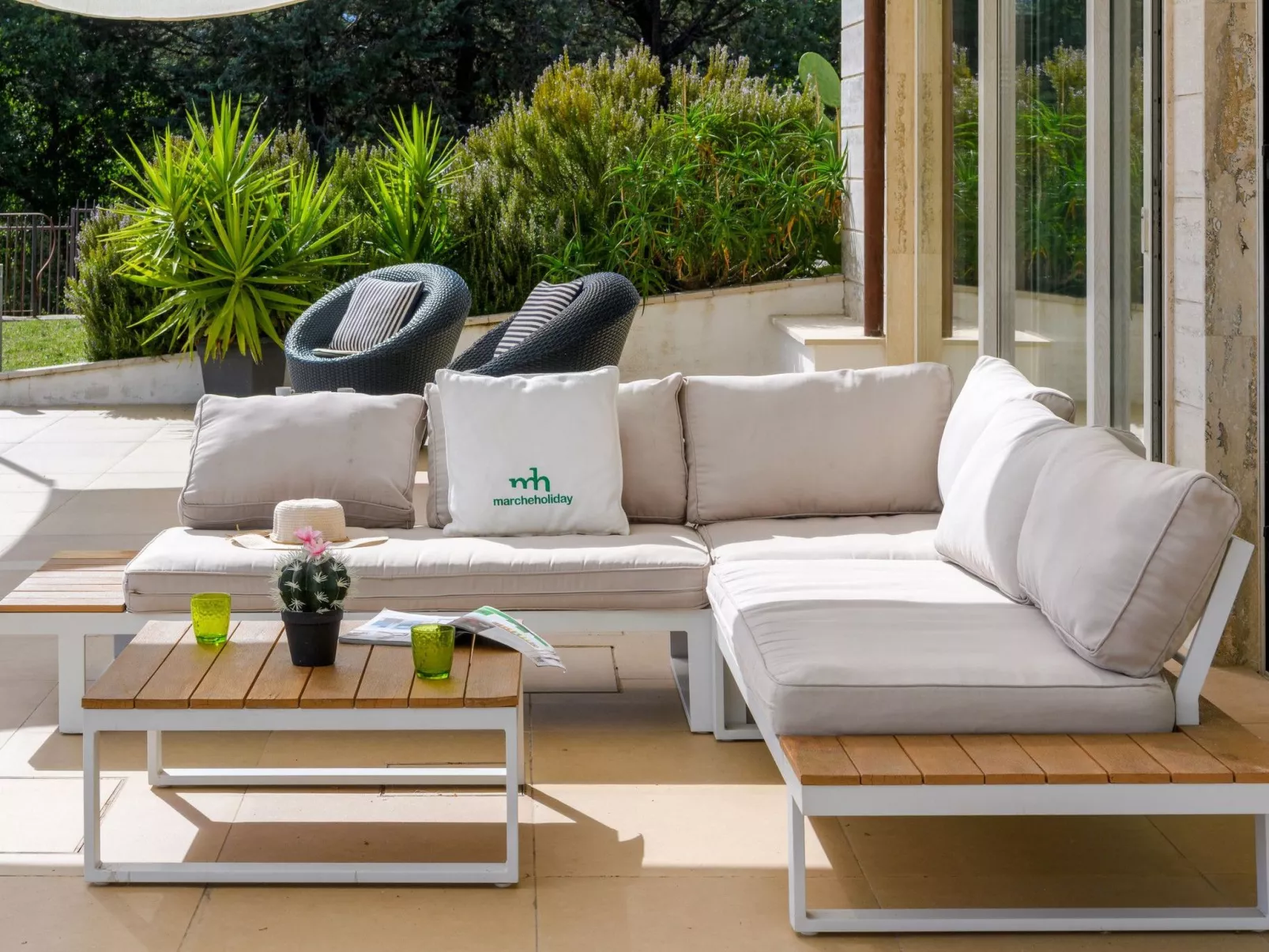 Villa Montefalcone, Außen- und Innenpool-Binnen