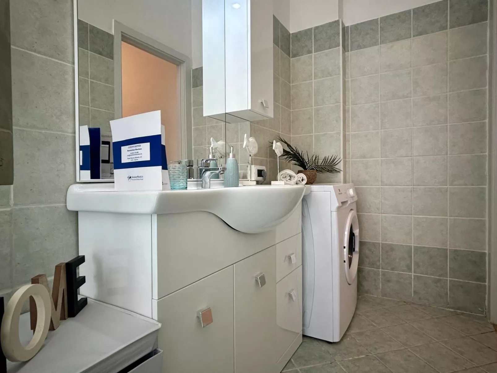 Blue Beach by Holiday World-Binnen