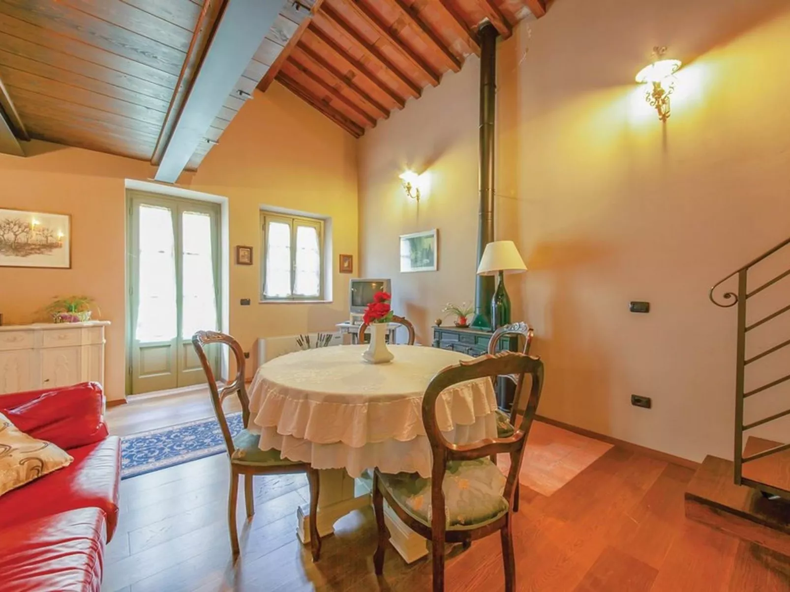 Haus mit Garten, Terrasse, in den Hügeln von Lucca-Image-tags.info