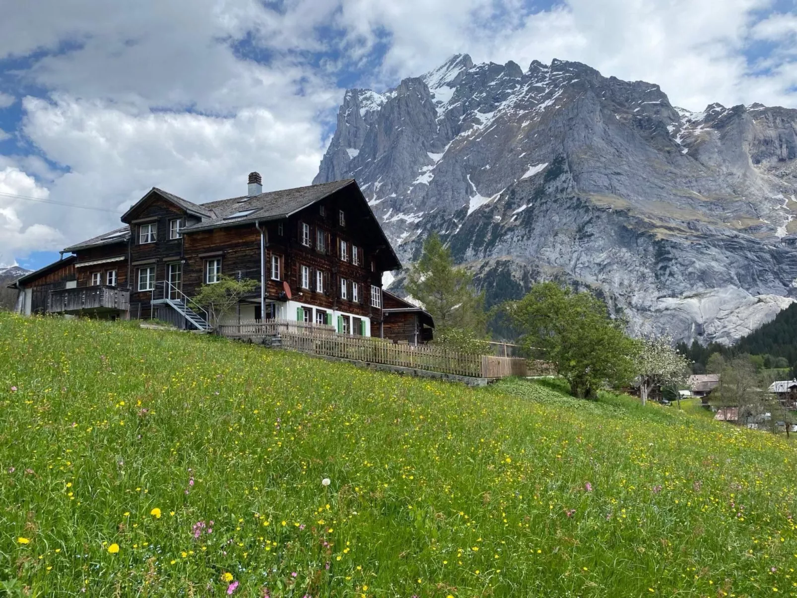 Chalet an ruhiger Lage mit schöner Bergsicht-Buiten