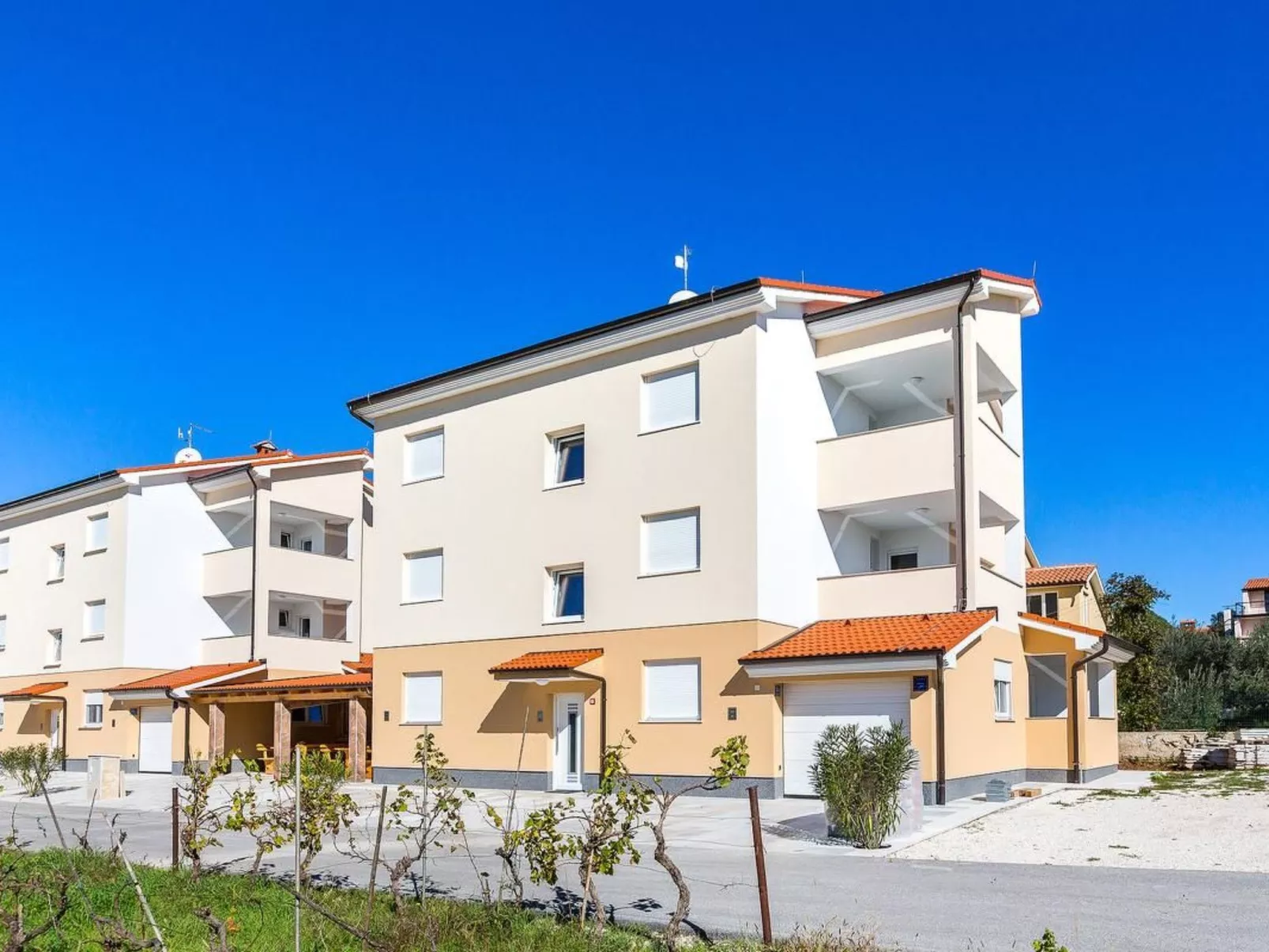 Für 7 Personen ca. 100 m&sup2; in Medulin, Istrien (Medulin und Umgebung)-Buiten