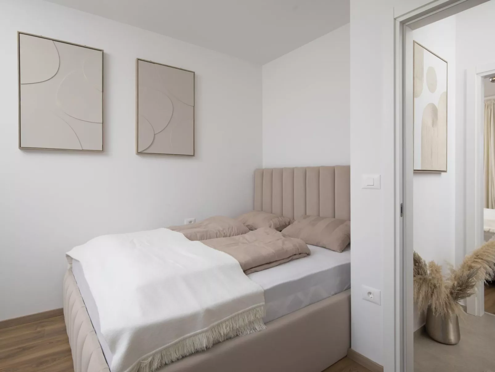 Villa Oasis mit beheiztem Pool, 700 m vom Meer entfernt-Binnen