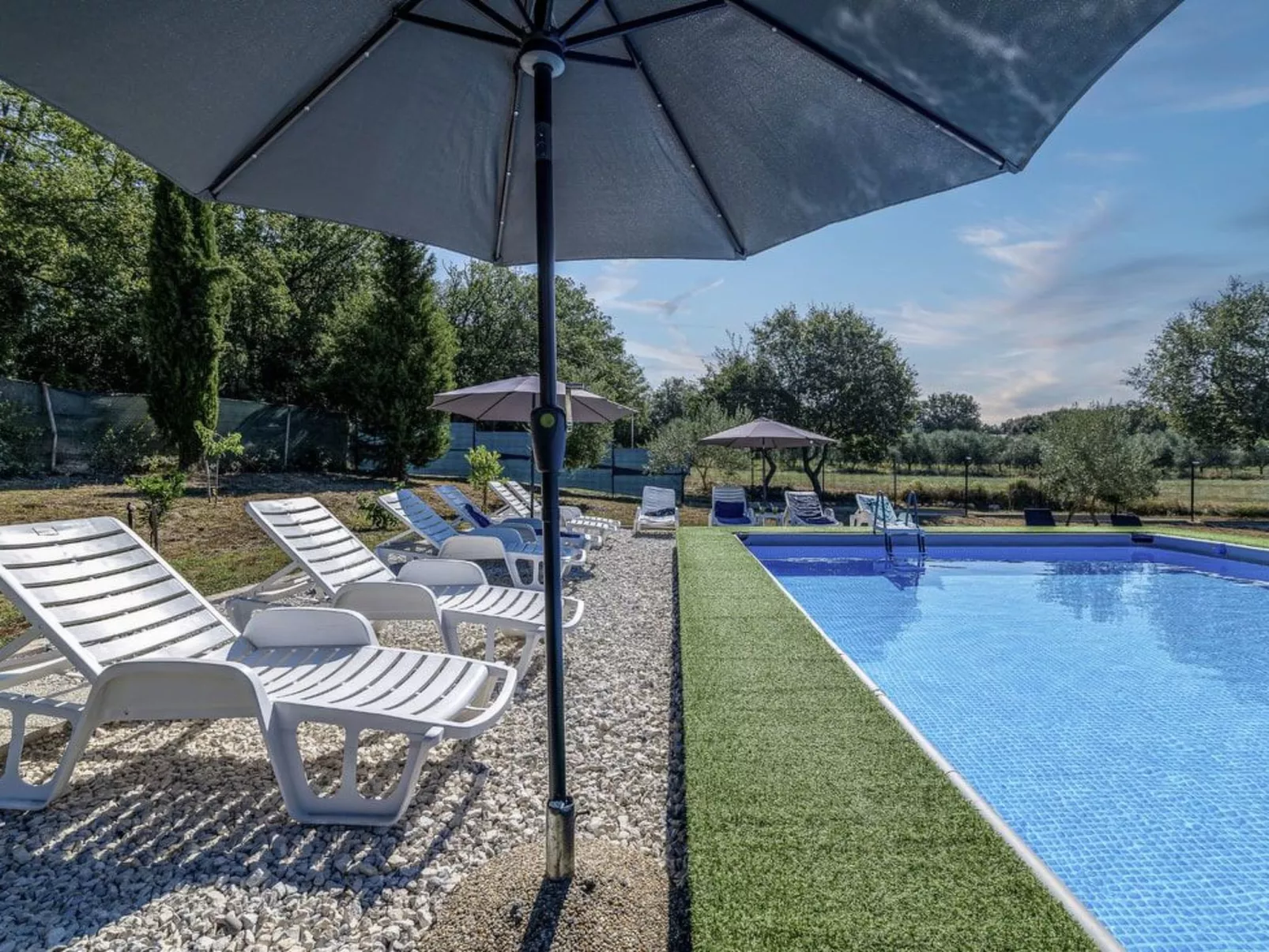 Charmantes Ferienhaus in Medulin, mit Pool...-Buiten