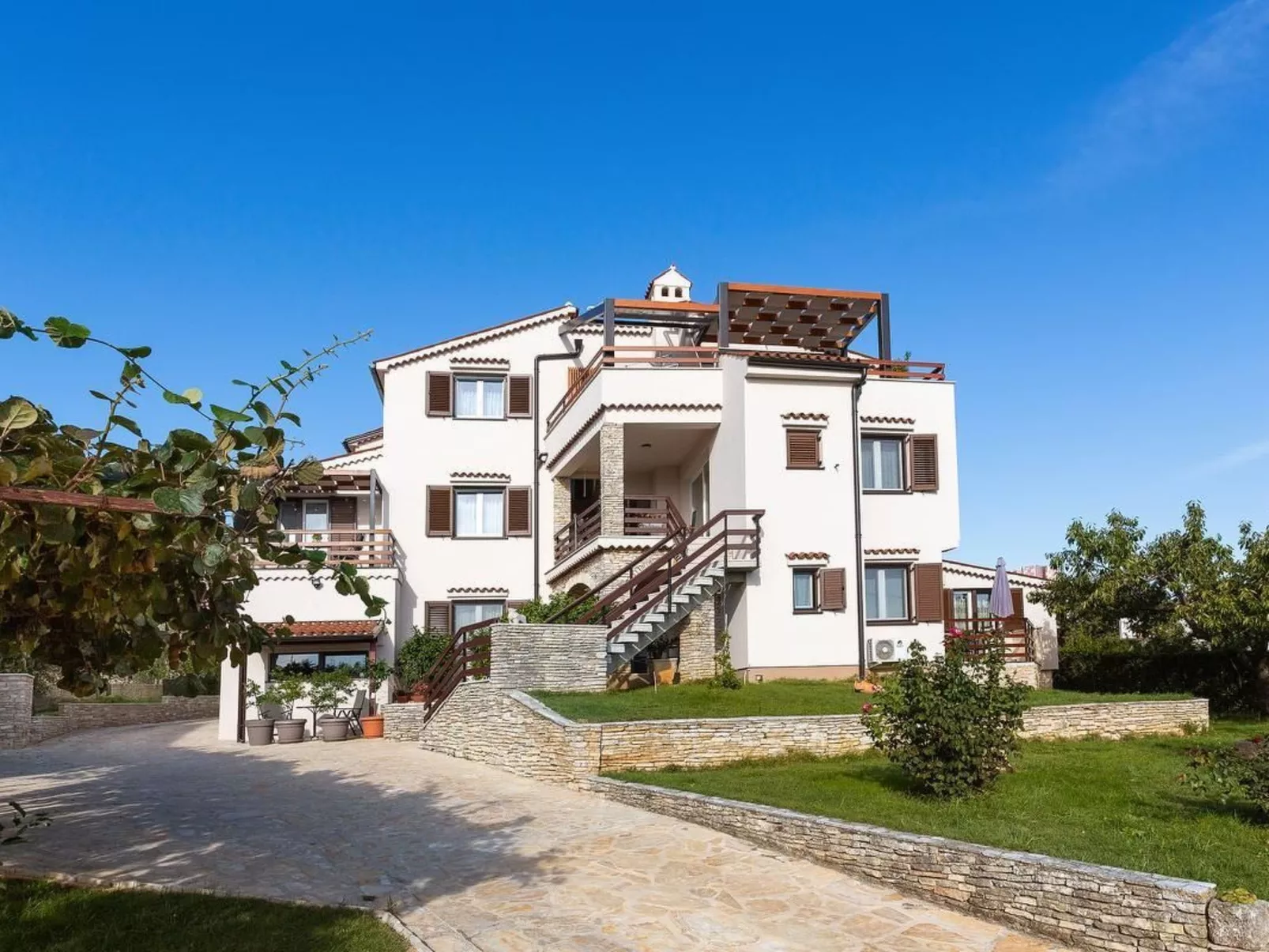 "Elvira" mit Terrasse-Buiten