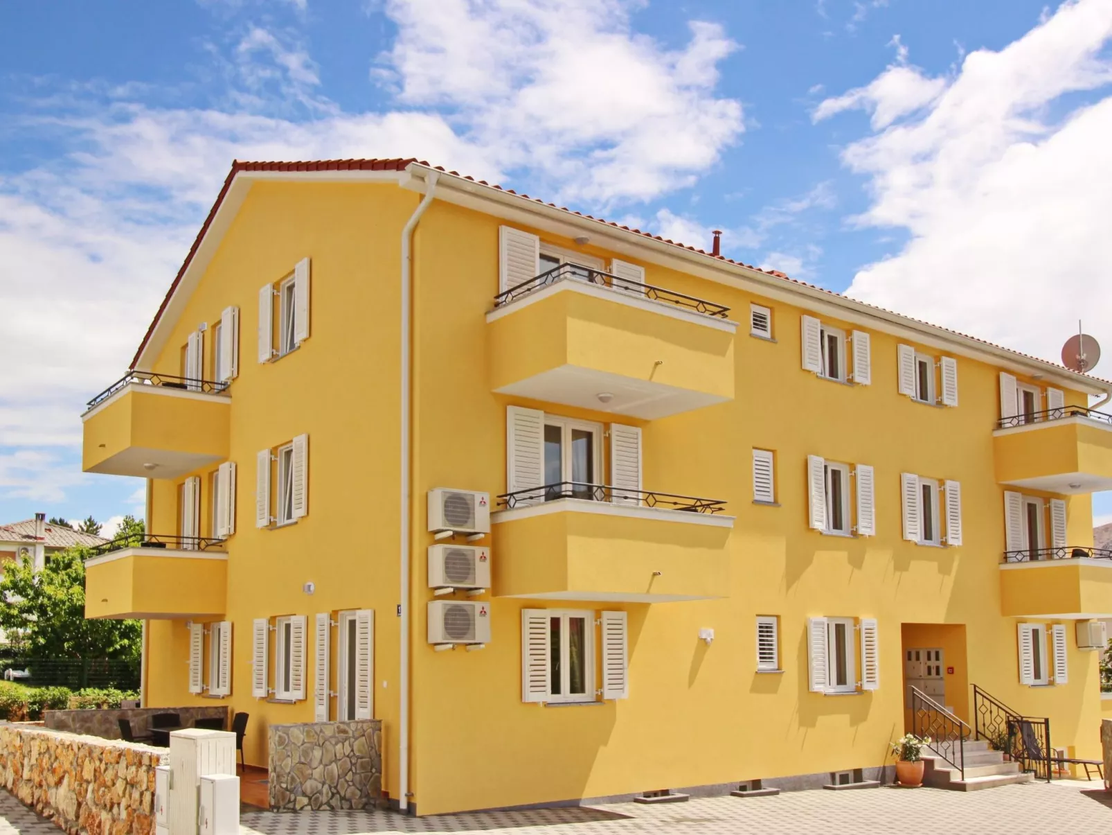 Appartement in Baška mit gemeinsamem Pool und Grill-Buiten
