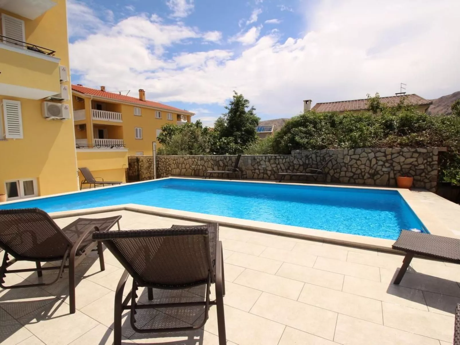 Gorica II A2+2 br.6-Buiten