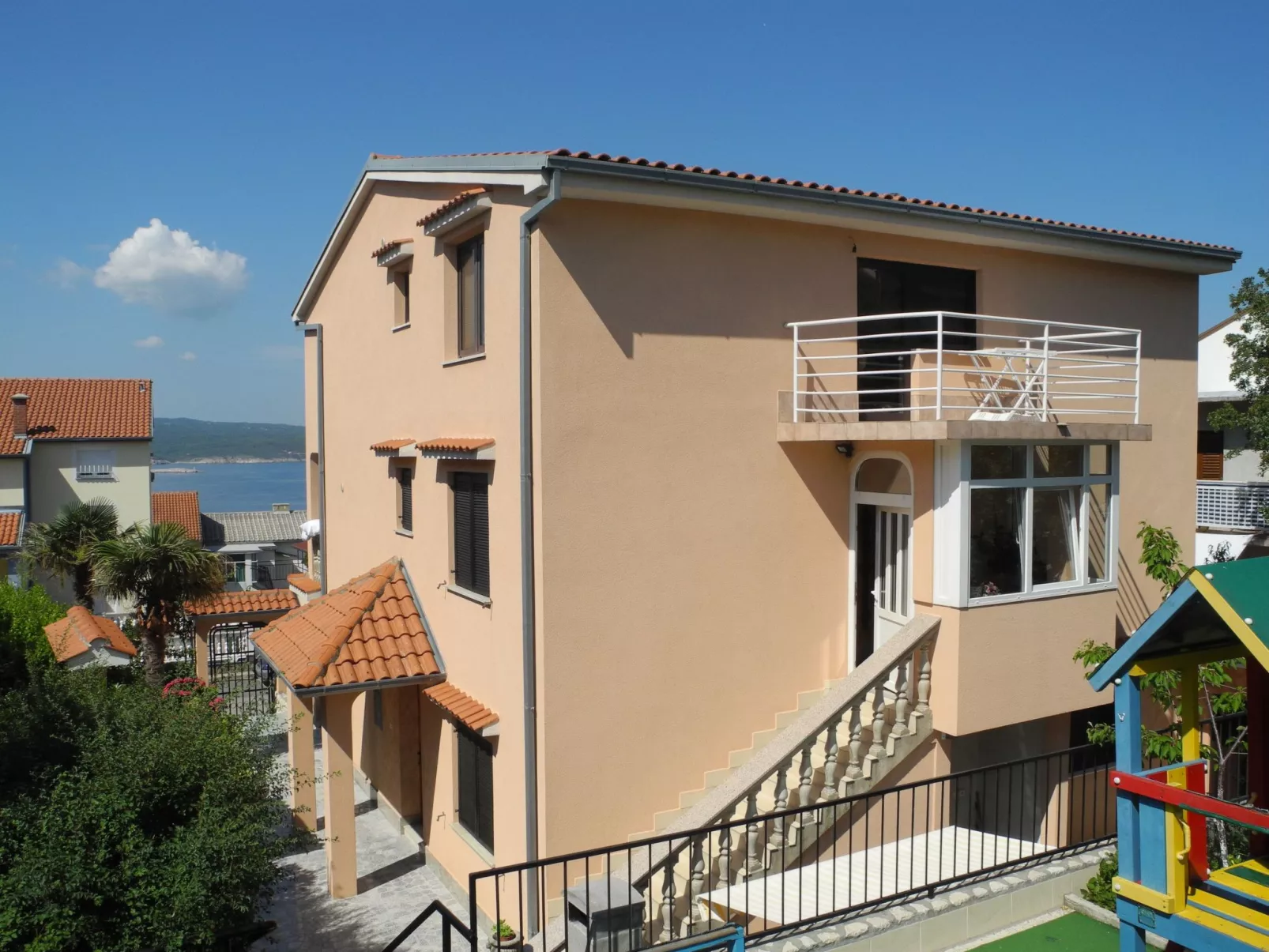 Wohnung in Crikvenica mit Grill und Terrasse-Buiten
