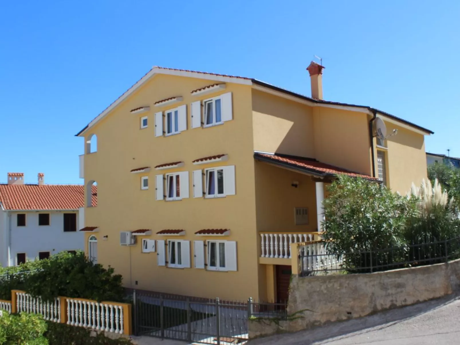Wohnung in Baška mit Eigener Terrasse-Buiten