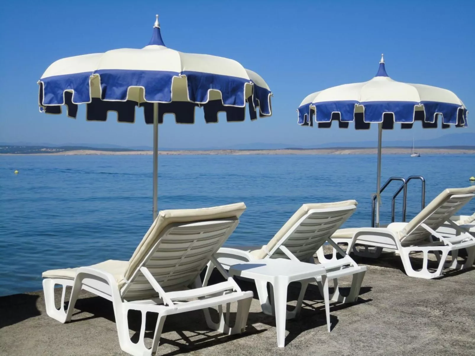 Mit Blick auf das Wasser-Buiten