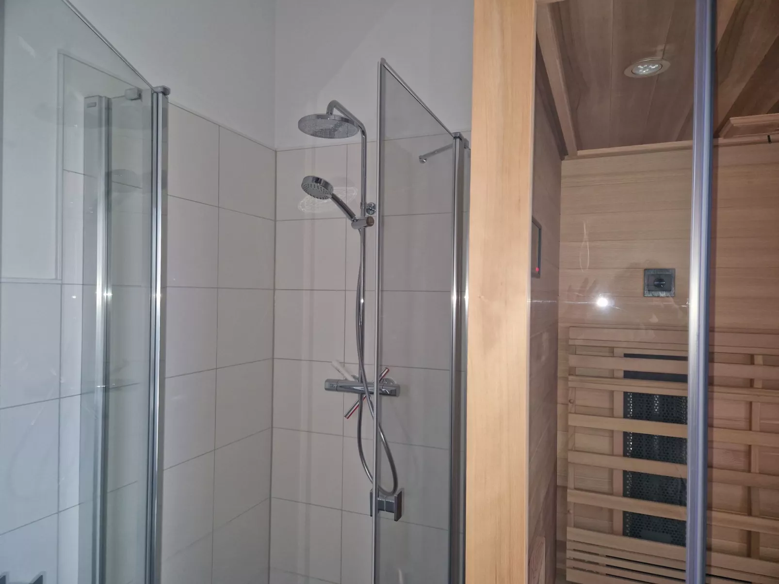 G28 Eingezäuntes Ferienhaus mit Infrarotkabine-Image-tags.info