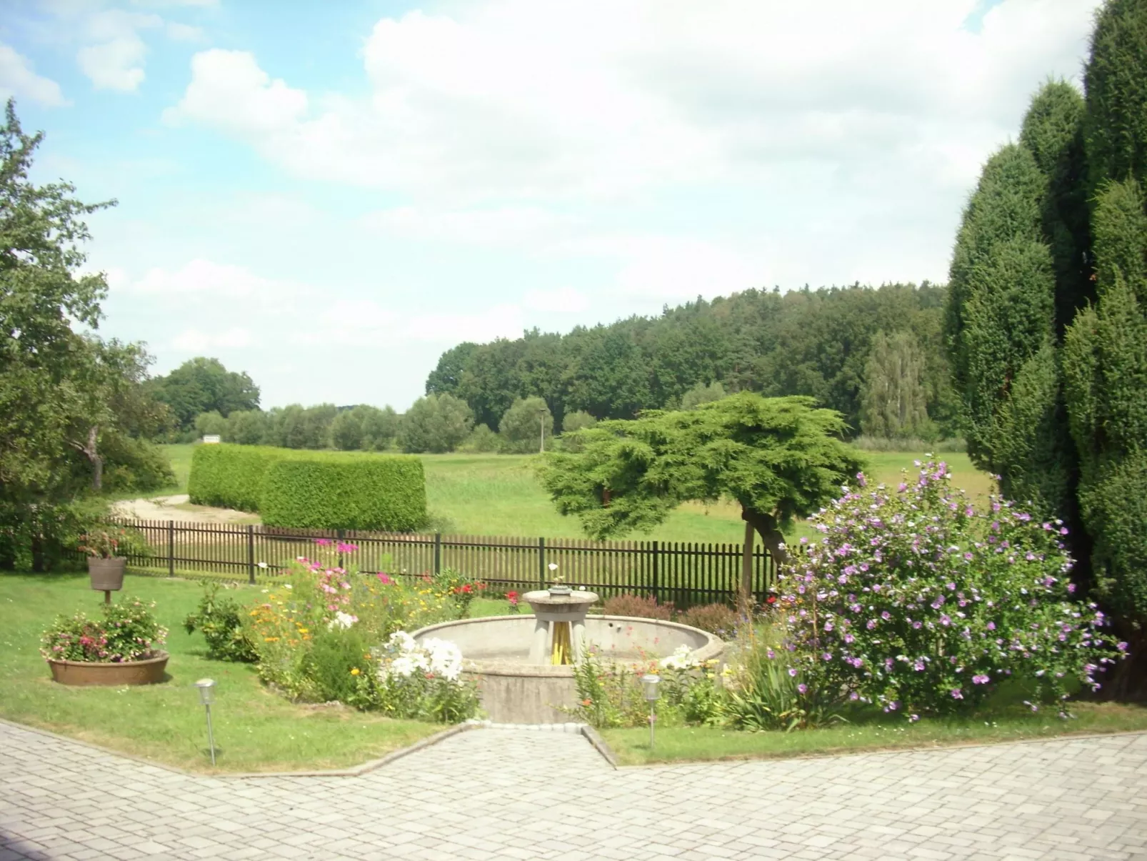 Mit eigenem Parkplatz-Buiten