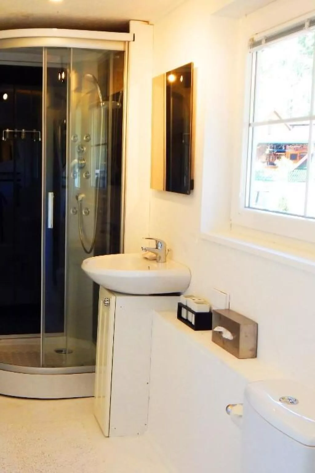 Black & White-Binnen