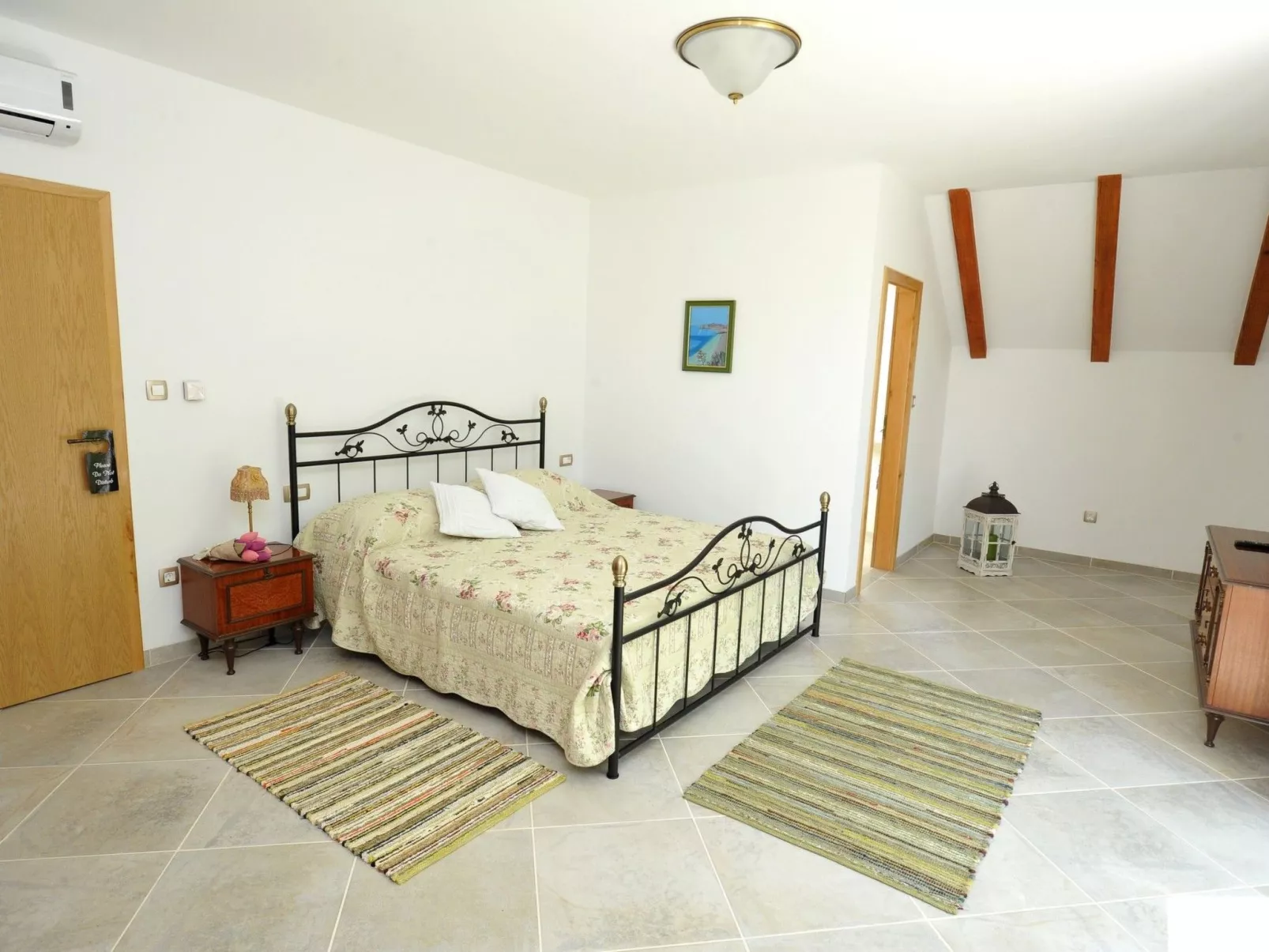 Alleinstehendes Ferienhaus mit Swimmingpool-Binnen