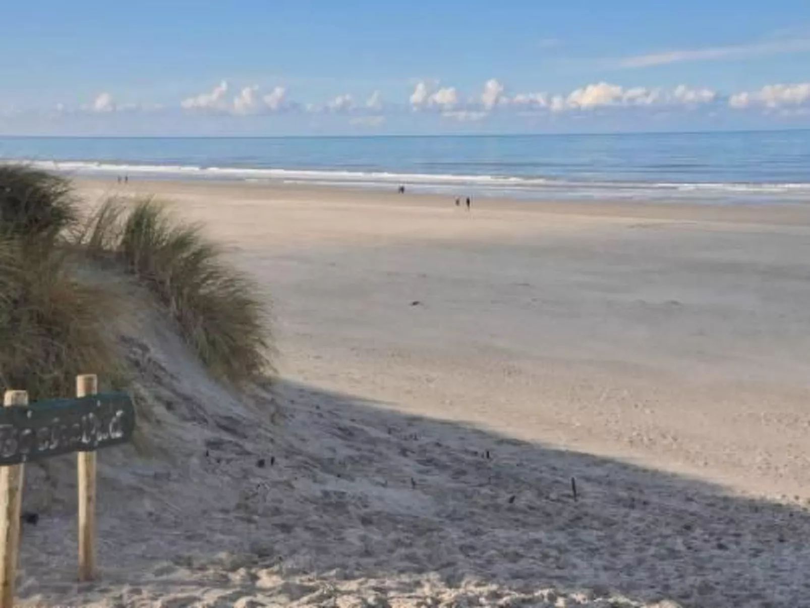 Strandnahes Chalet mit überdachter Veranda-Buiten