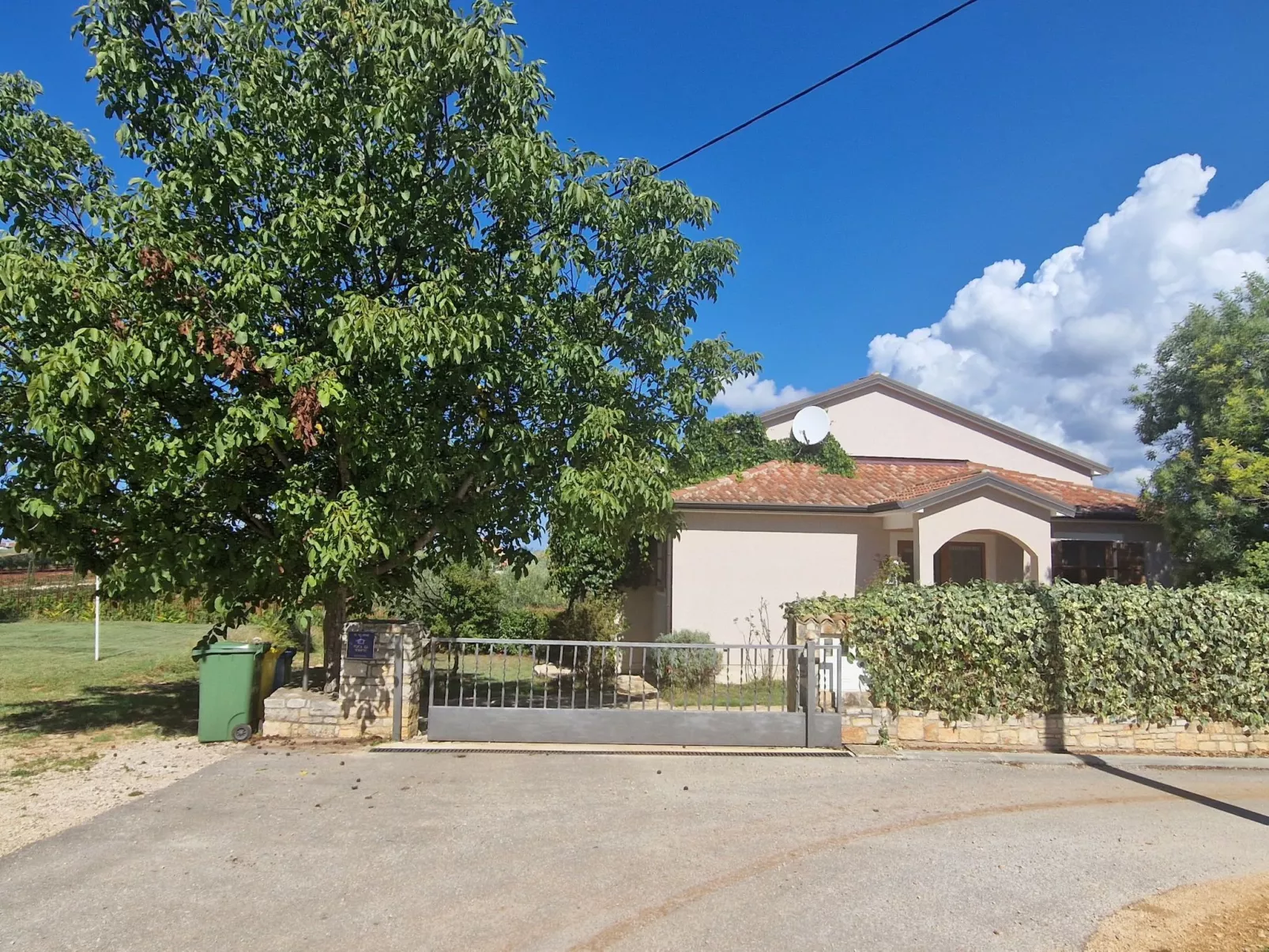 Freistehende Villa mit Garten und privatem Pool-Buiten