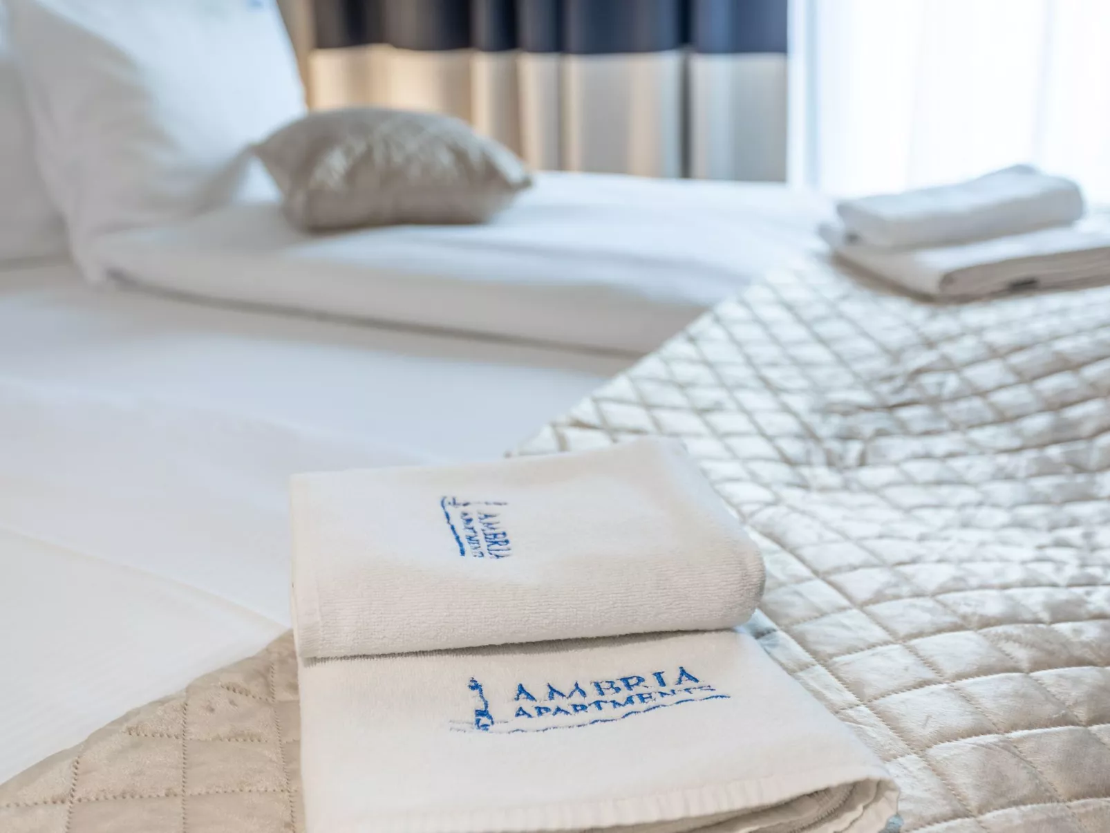 Stilvoll eingerichtete Ferienwohnung am Meer-Image-tags.info