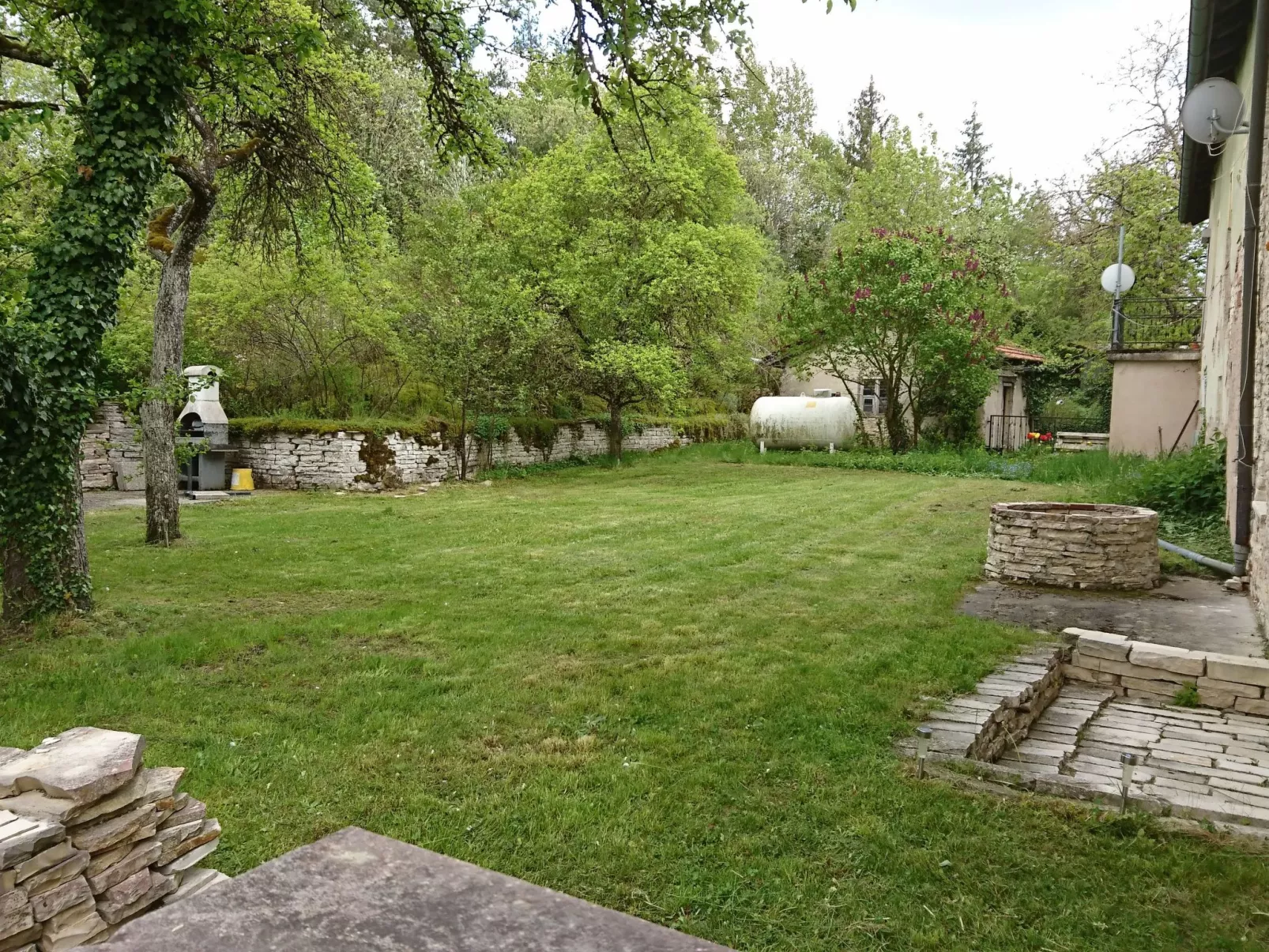 Jurahaus-Solnhofen-Buiten