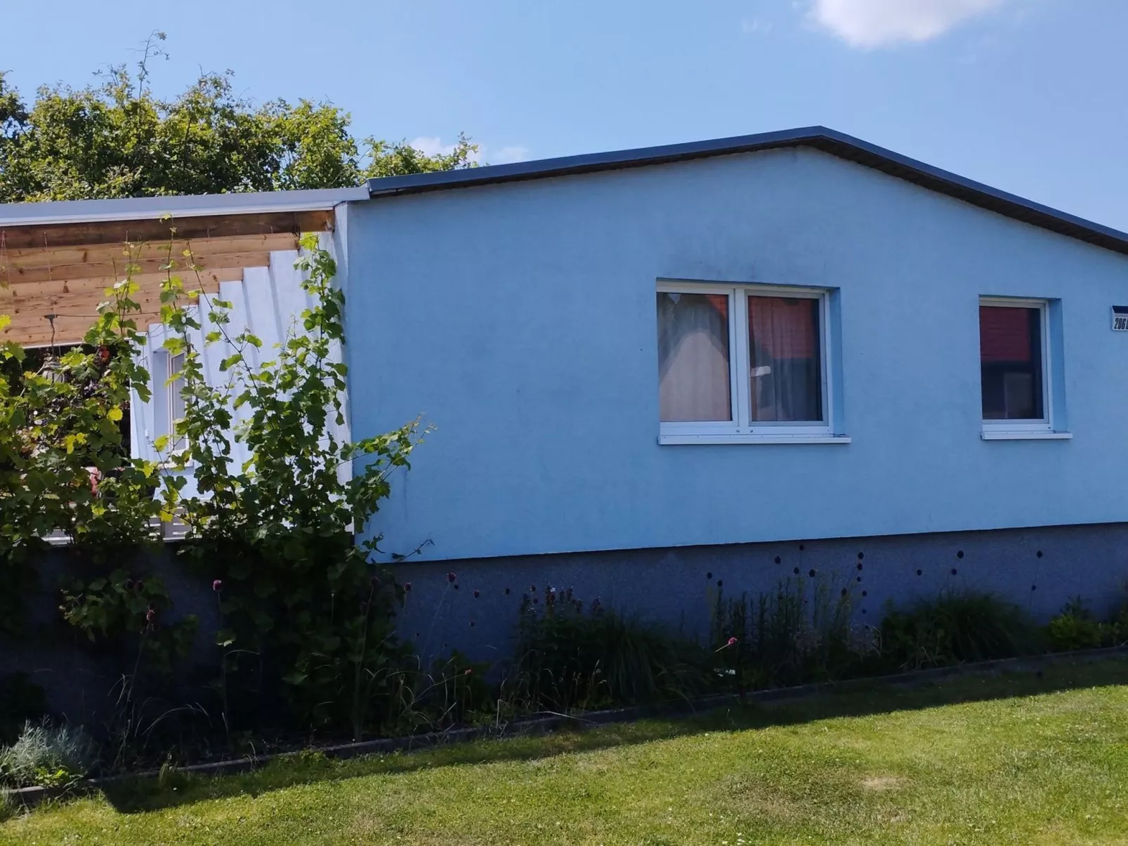 Haus im Grünen-Buiten