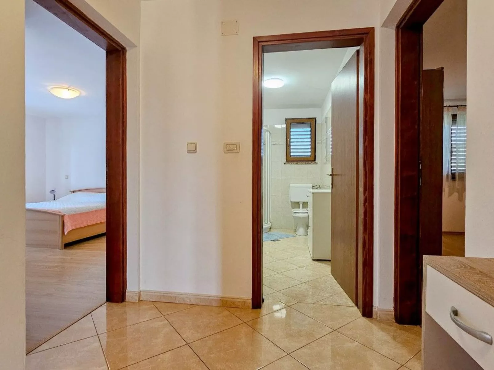 "Viola" mit Balkon-Binnen