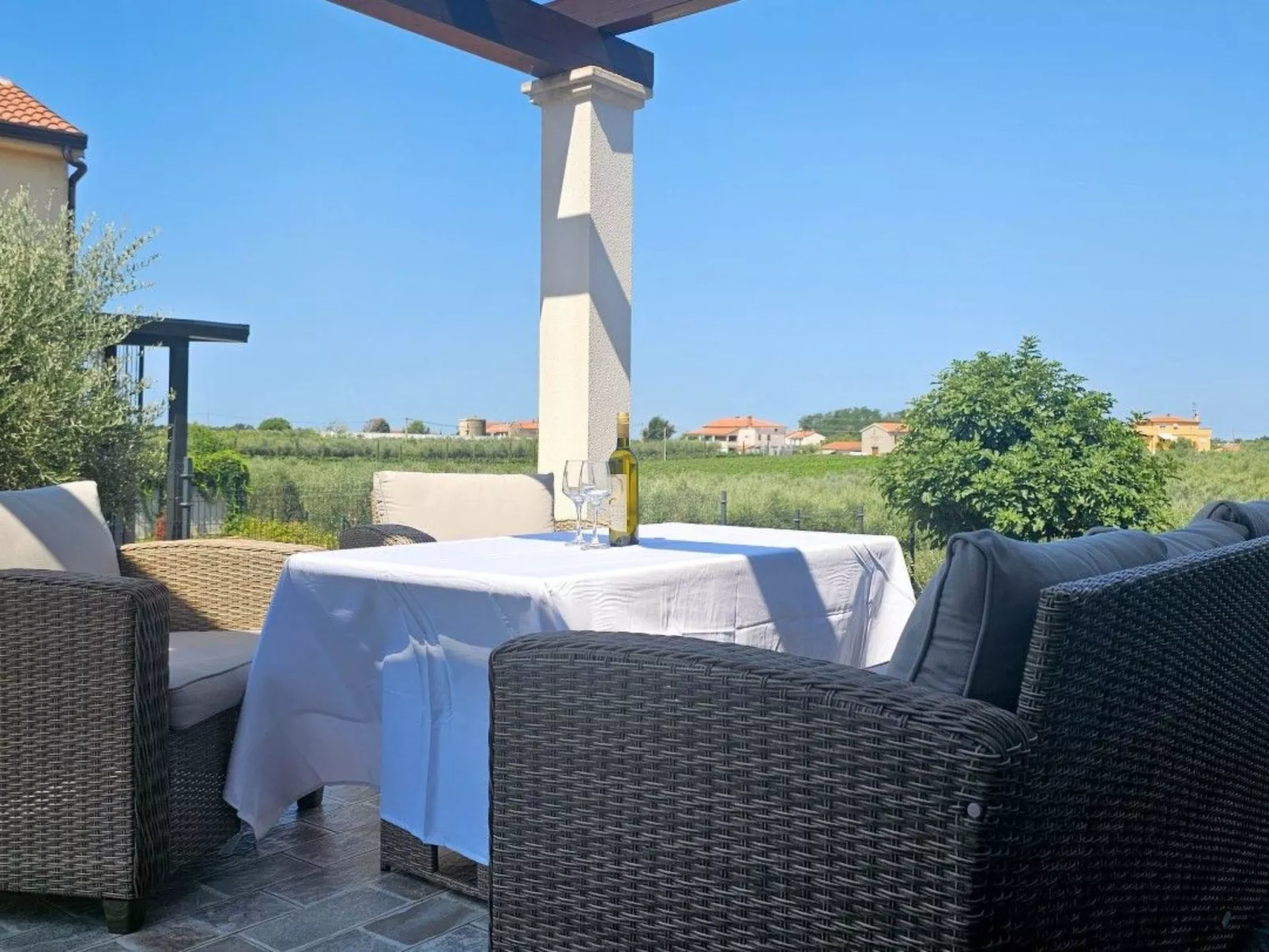 "Villa Pavlovic" mit Garten und Grill-Binnen