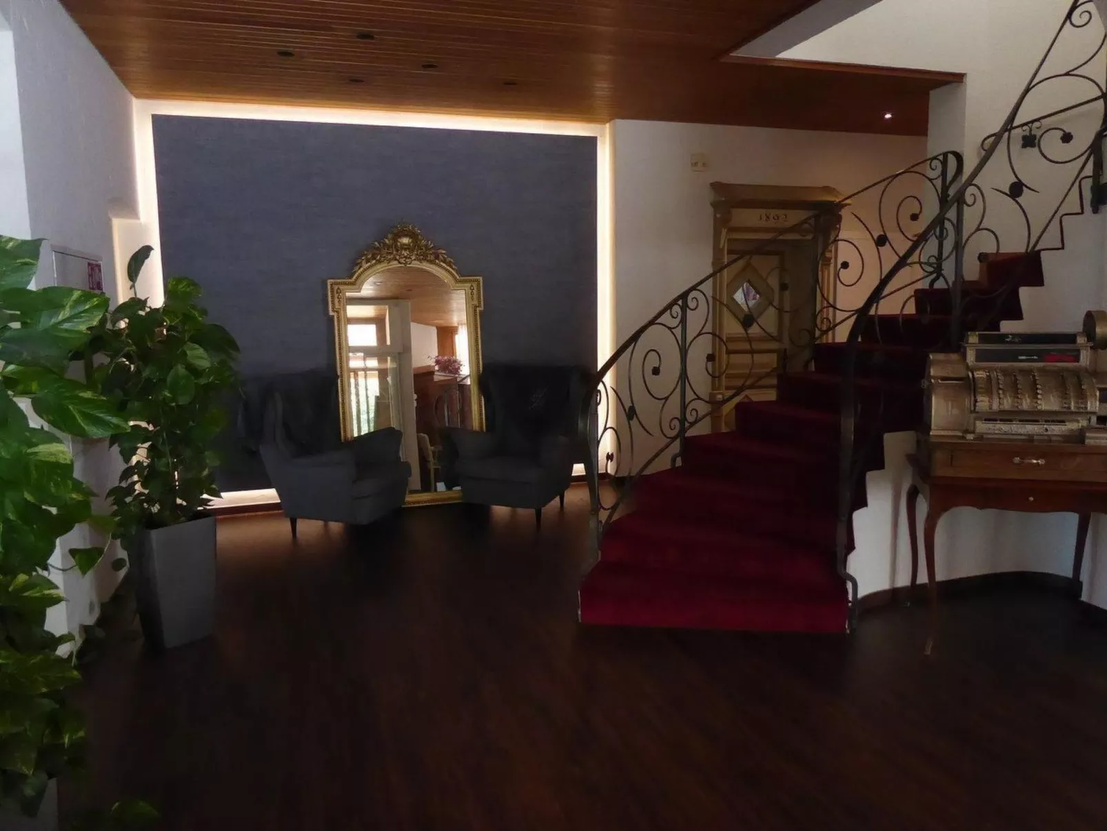 Ganzes Schloss Hotel Wartenstein inkl. Restaurant-Image-tags.info