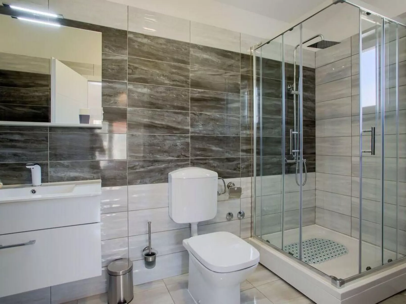 Mit Garten, Grill und Terrasse-Binnen