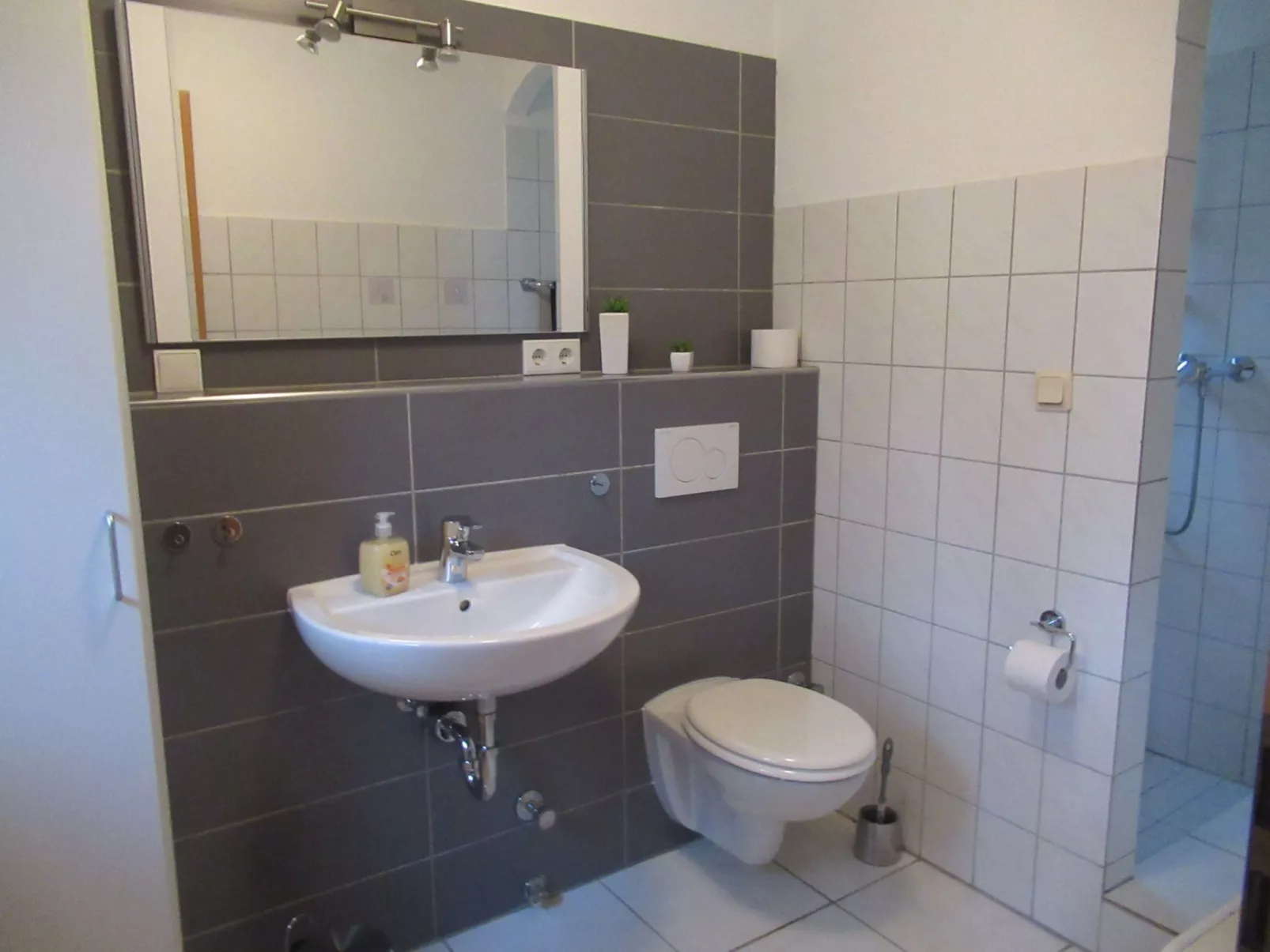 Ferienhäuser mit Pool in ruhiger Lage am Waldrand-Binnen