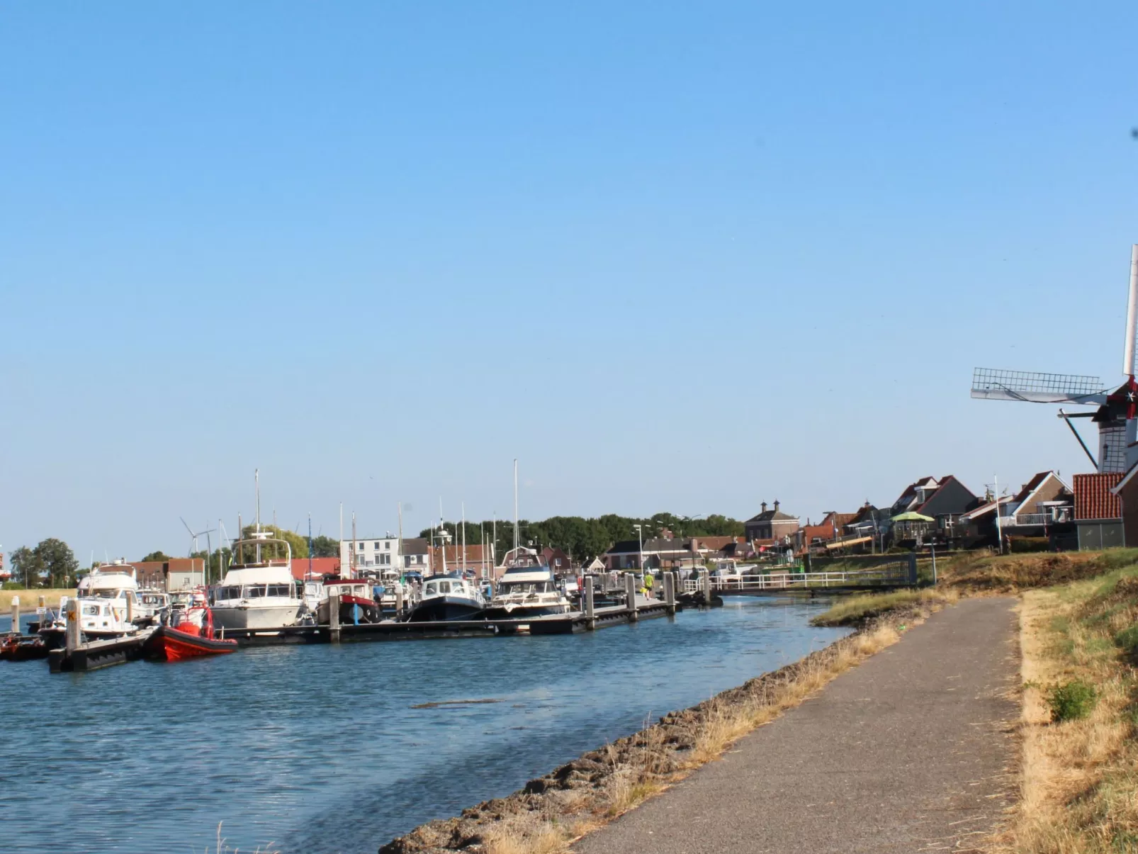 "Buurtweg221" mit Schwimmbad-Buiten